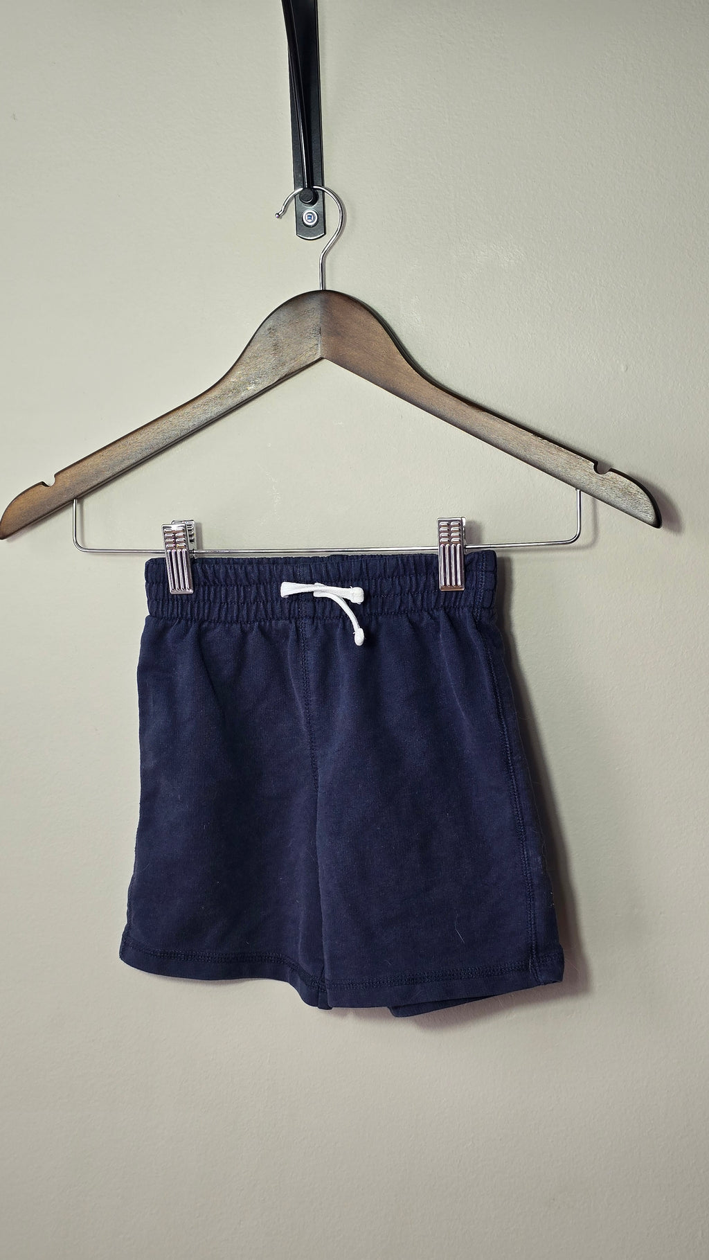 Short en molleton George 4 ans
