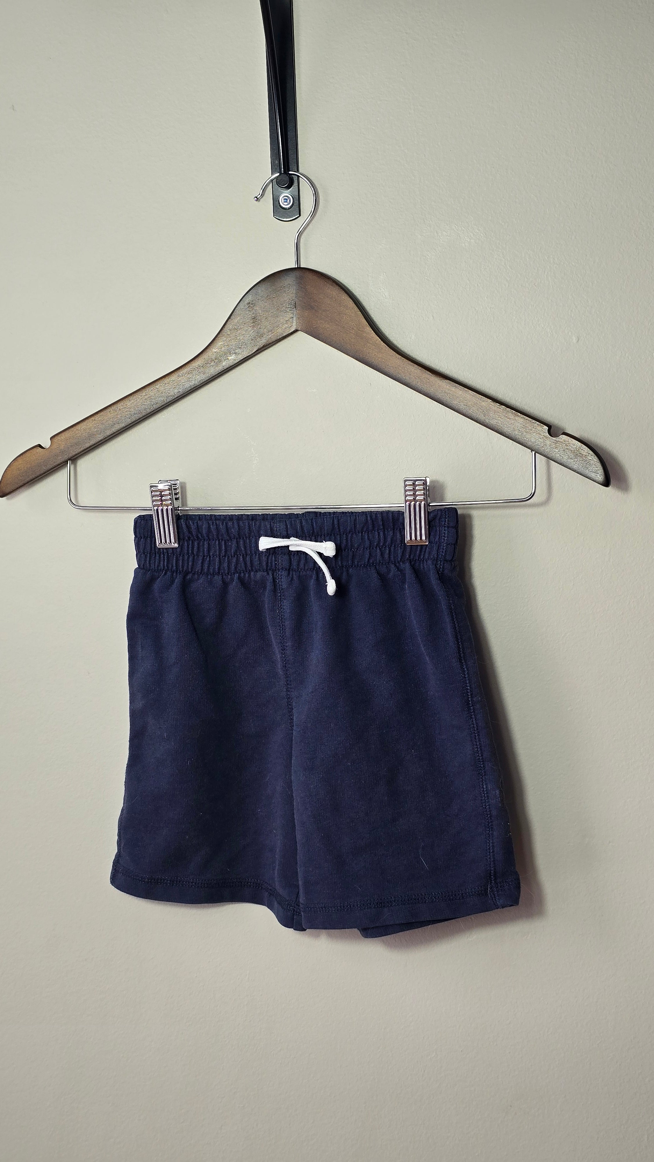 Short en molleton George 4 ans
