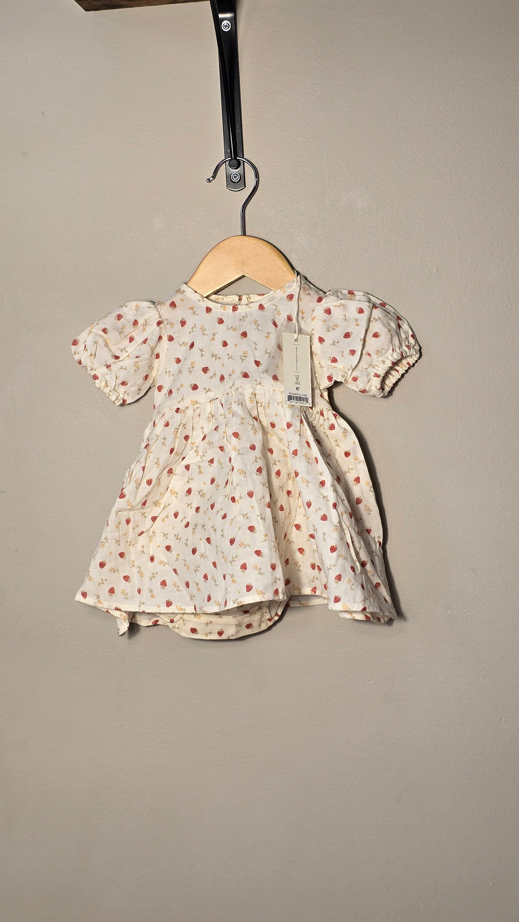 Robe fraises neuve avec bloomer Rylee+Cru 3-6 mois