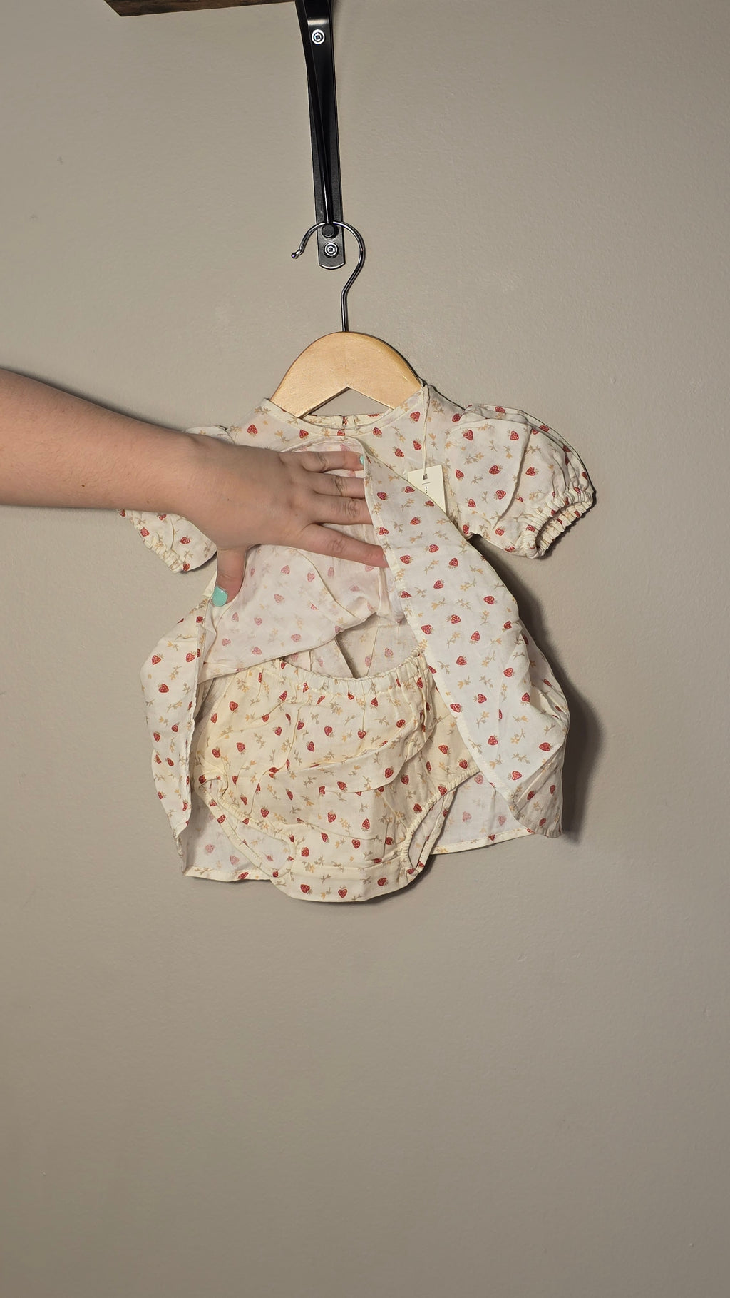 Robe fraises neuve avec bloomer Rylee+Cru 3-6 mois