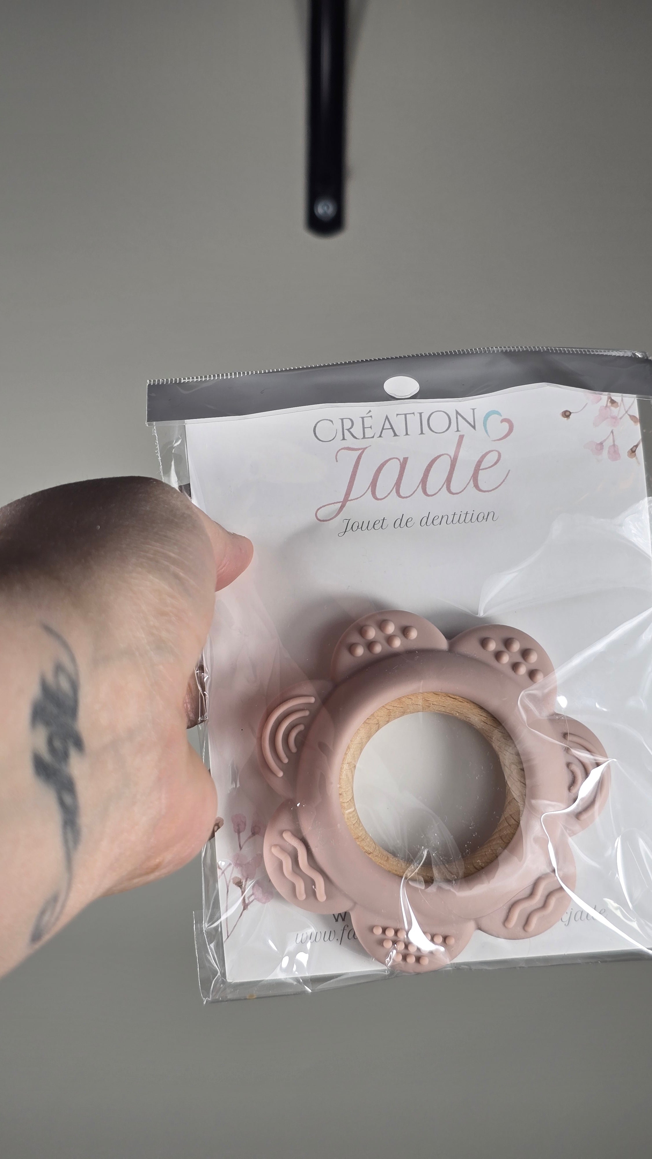 Anneau de dentition sensoriel Création Jade - Fleur rose
