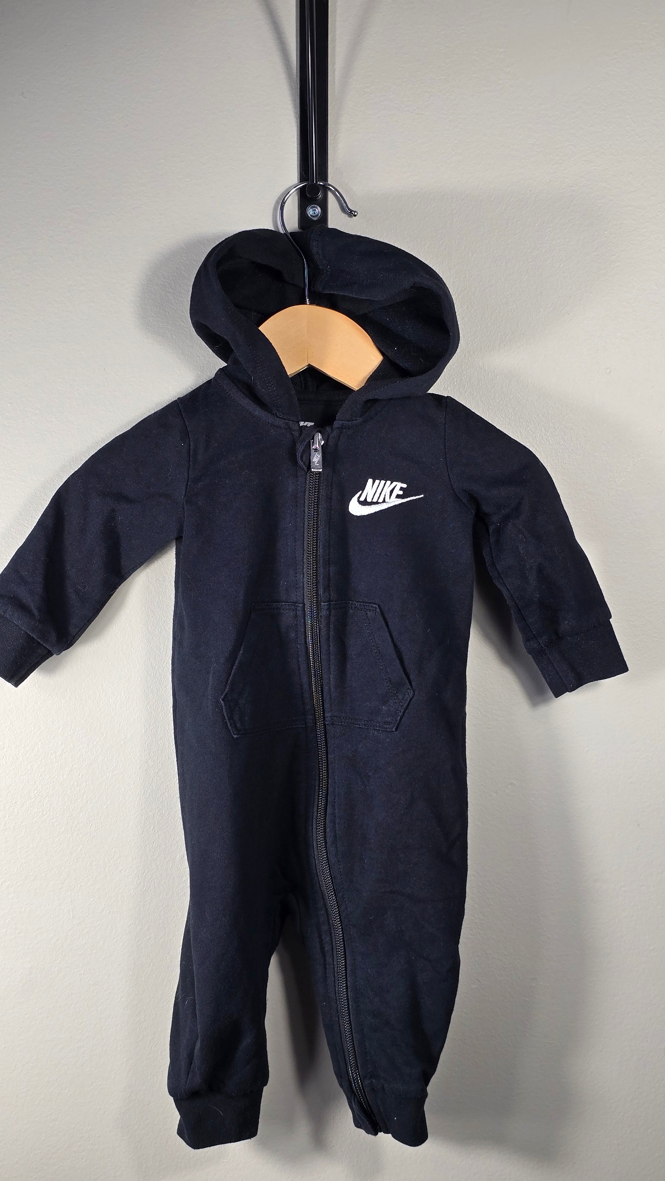 Une pièce à capuche en molleton Nike 6 mois *Imparfait