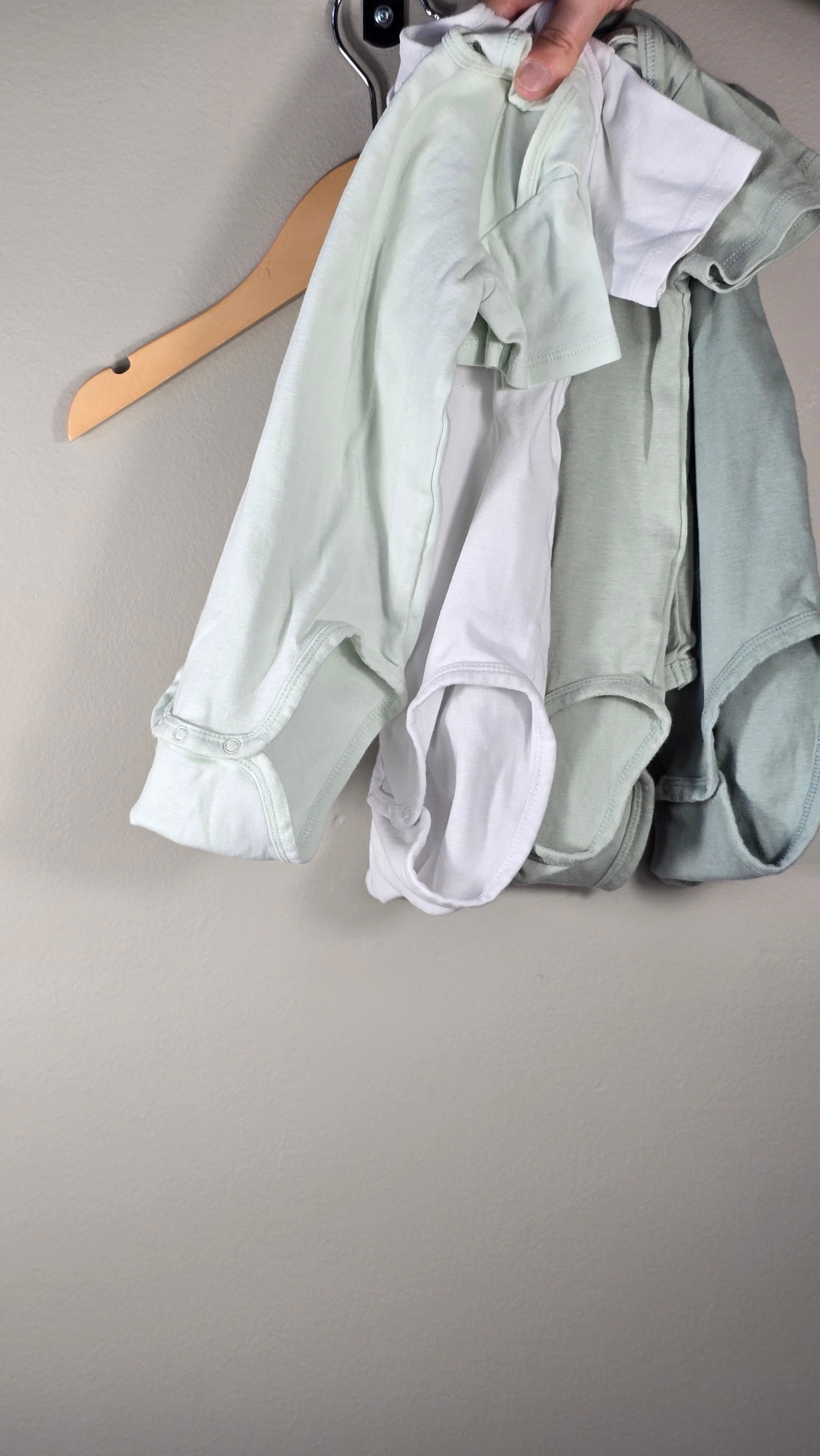 4-pack H&M bodysuits 12-18 months