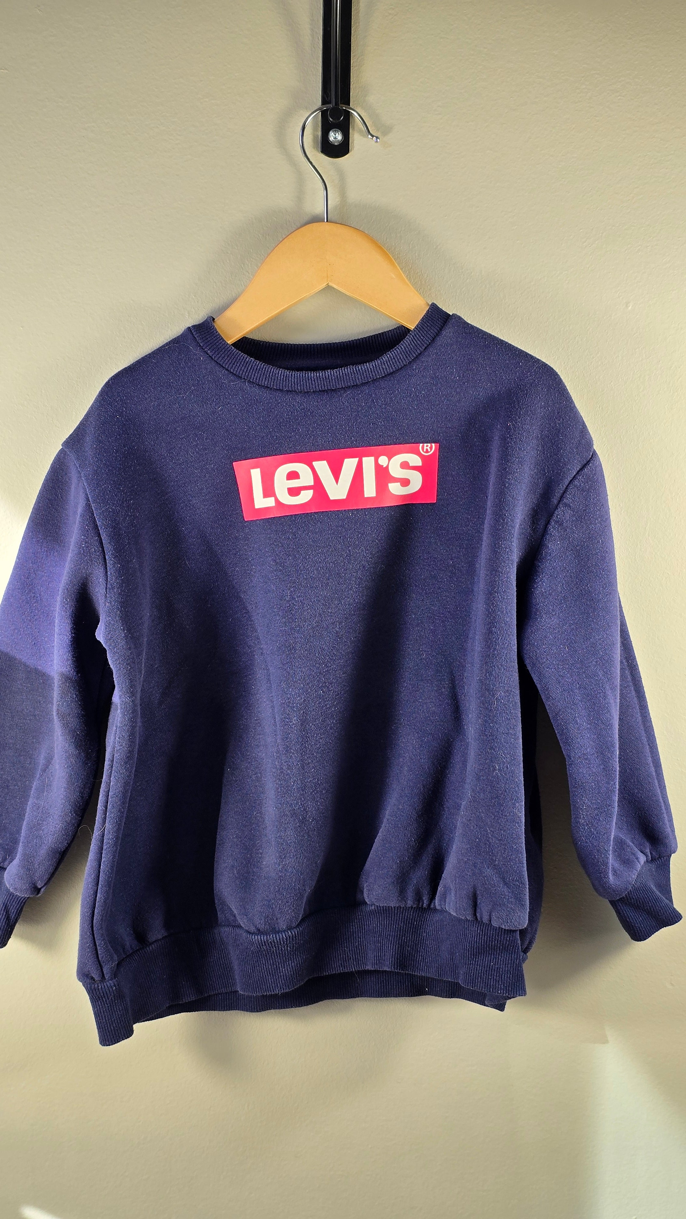 Crewneck | Levi's | 4-5 ans *léger mousseux *logo rose foncé