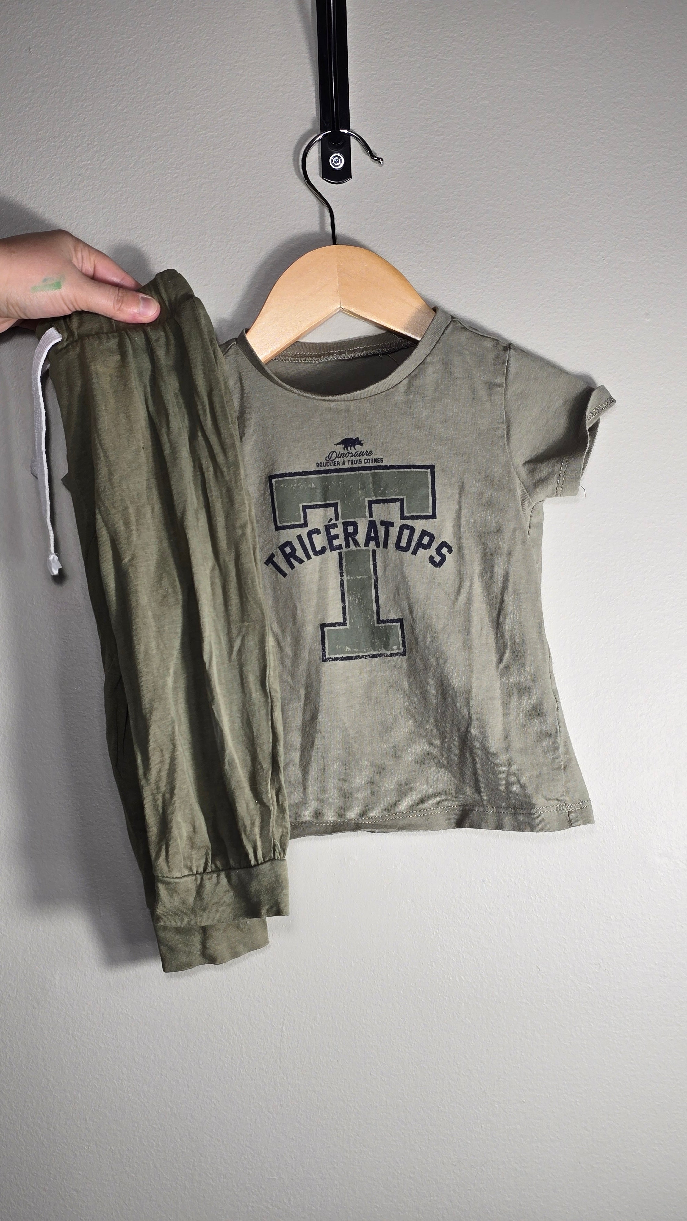 T-Shirt et pantalon | TAG | 18 mois *Ne sont pas un kit à la base