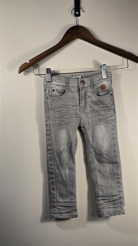 Jeans coupe skinny à effet délavé | L&P | 18-24 mois *Un peu usé au niveau des genoux *Bouton à fente