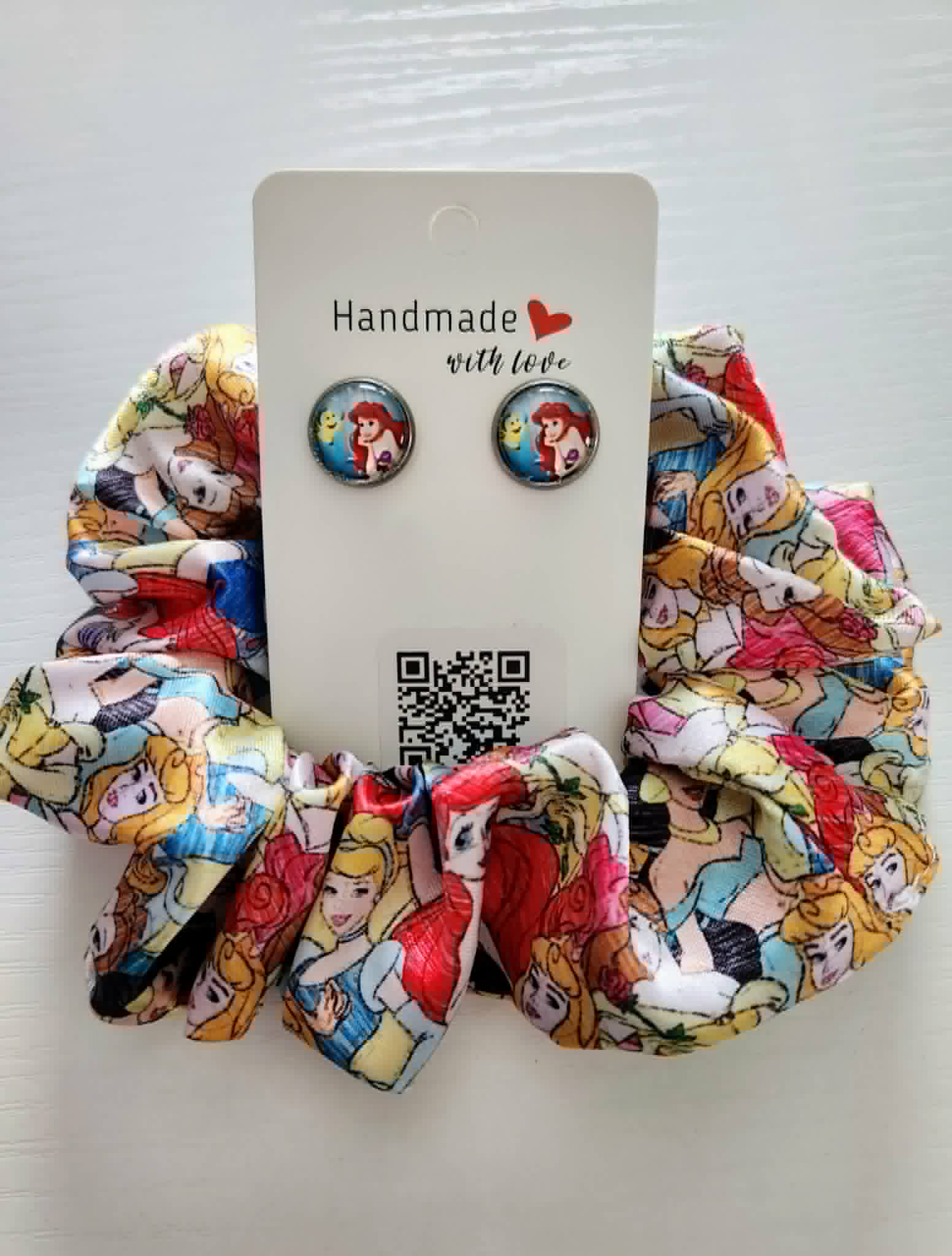 Ensemble chouchou et boucles d'oreilles *Neuf*