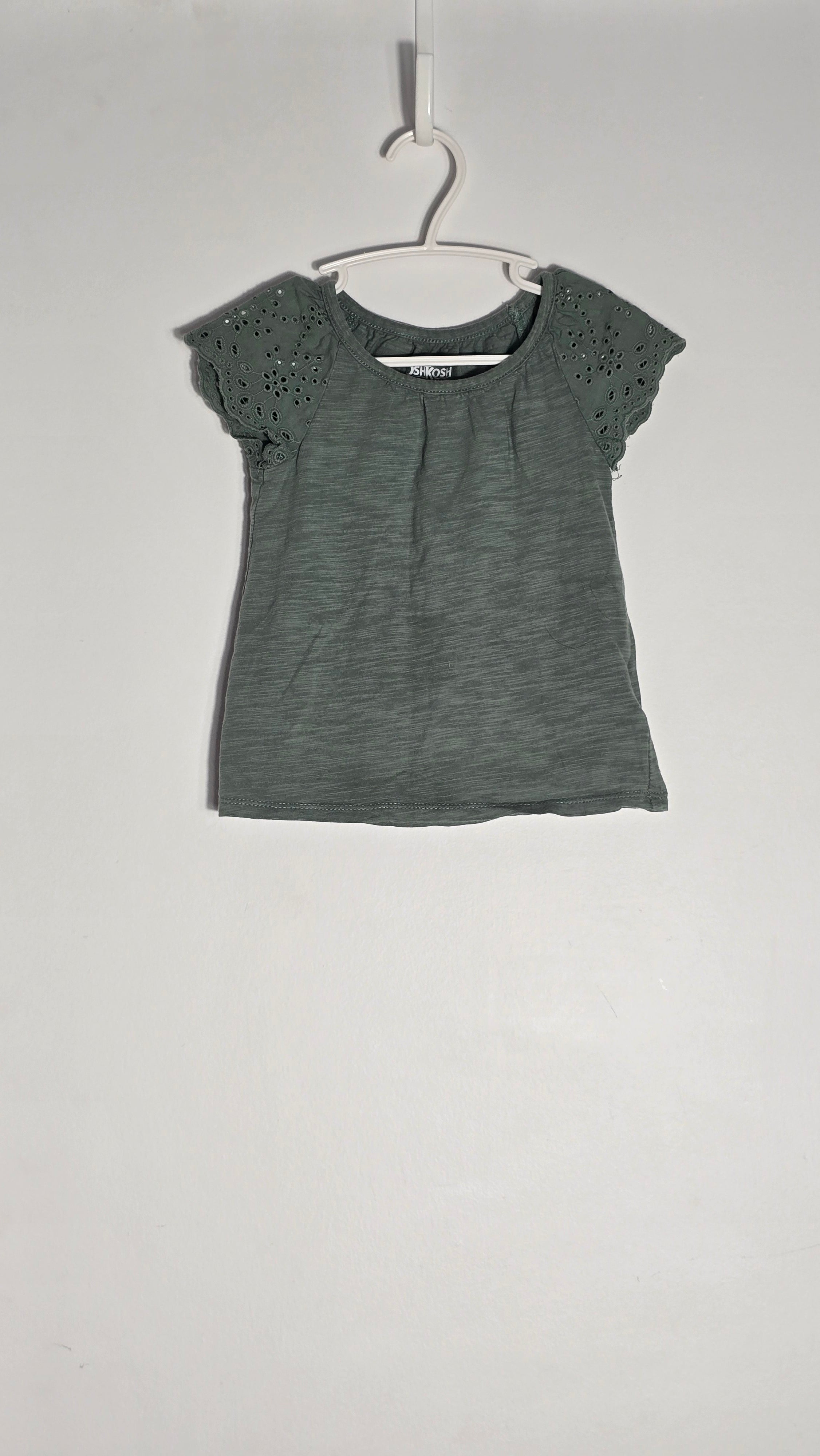 T-shirt à épaules crochetées | Oshkosh | 2T
