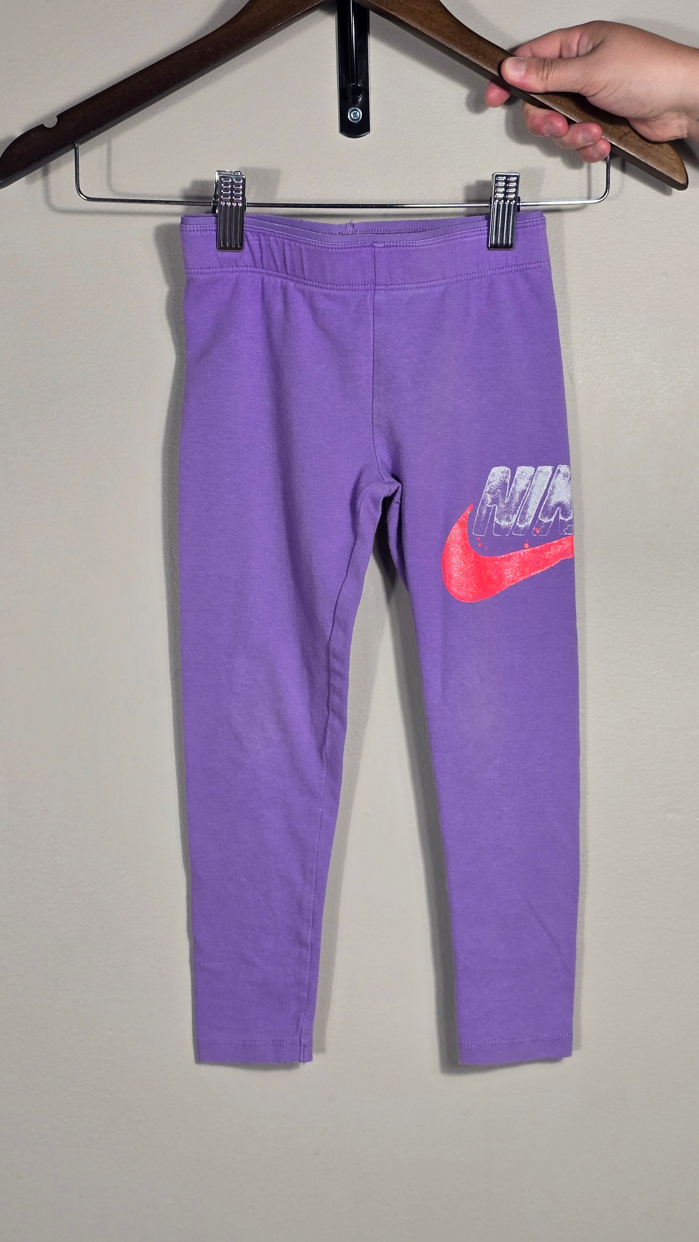Legging | Nike | 6A *Écriture pailletée, très légèrement craquée