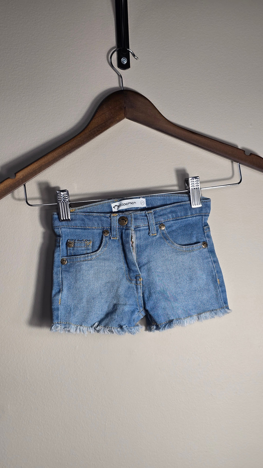 Short en jeans broderies sur les poches arrières | Appaman | 2T