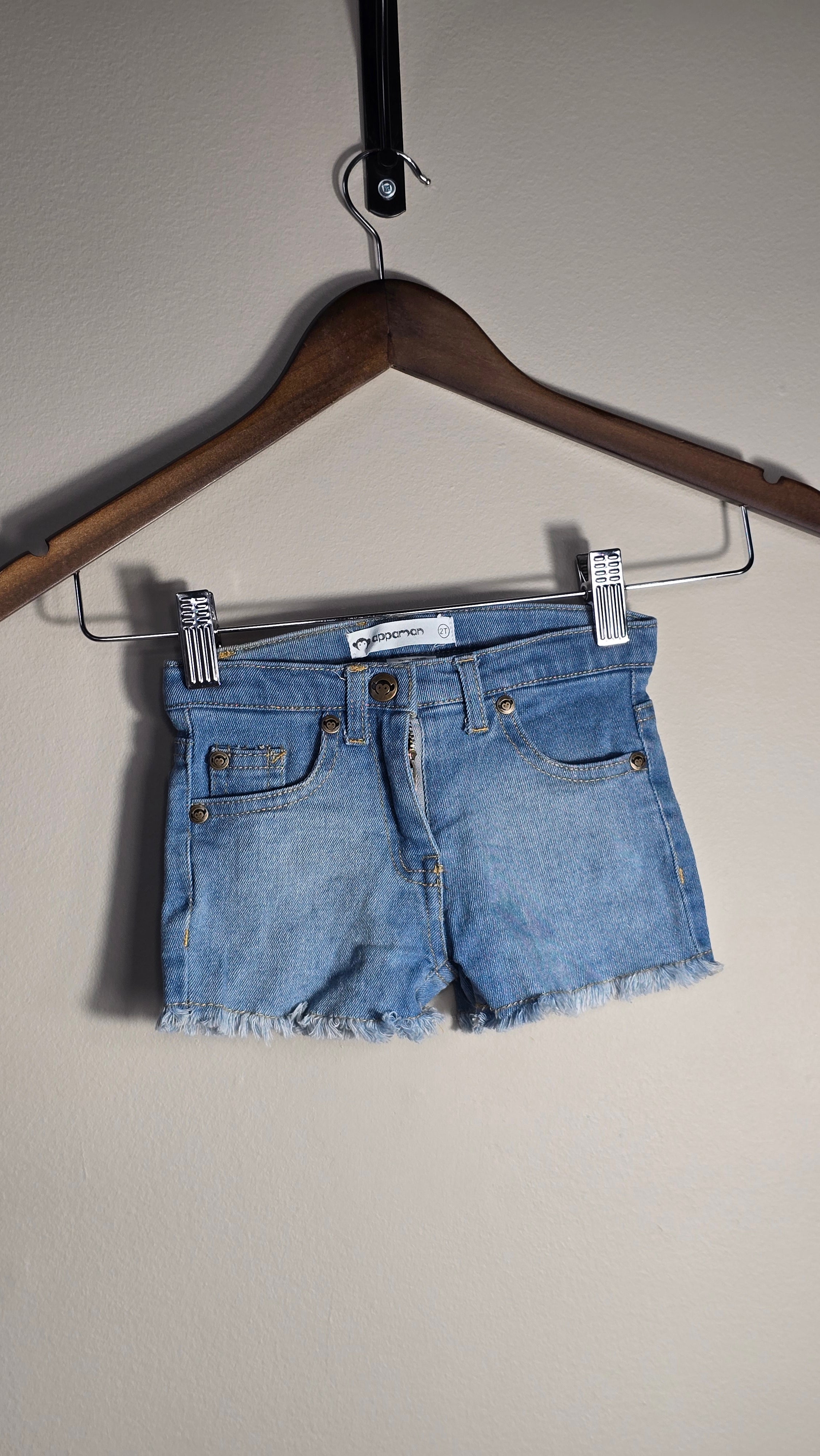 Short en jeans broderies sur les poches arrières | Appaman | 2T