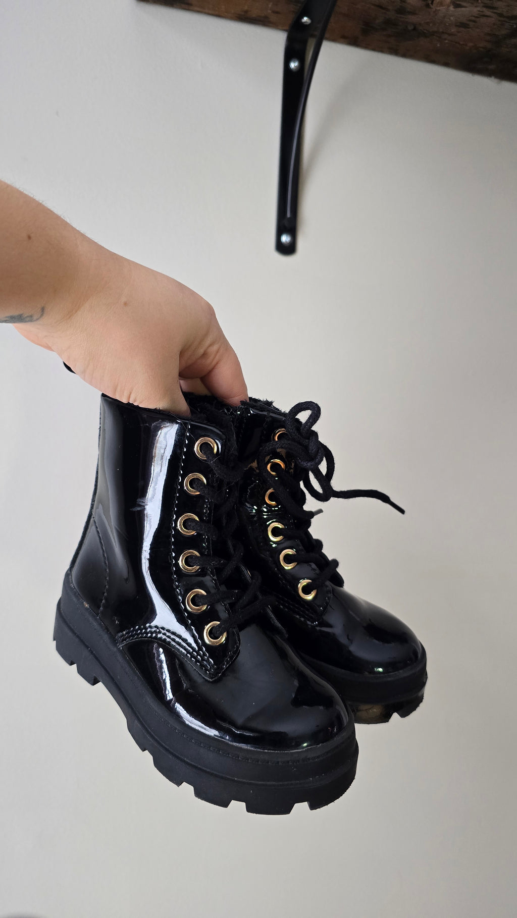 Bottes de combat lustrées grandeur 8,5 (Toddler)
