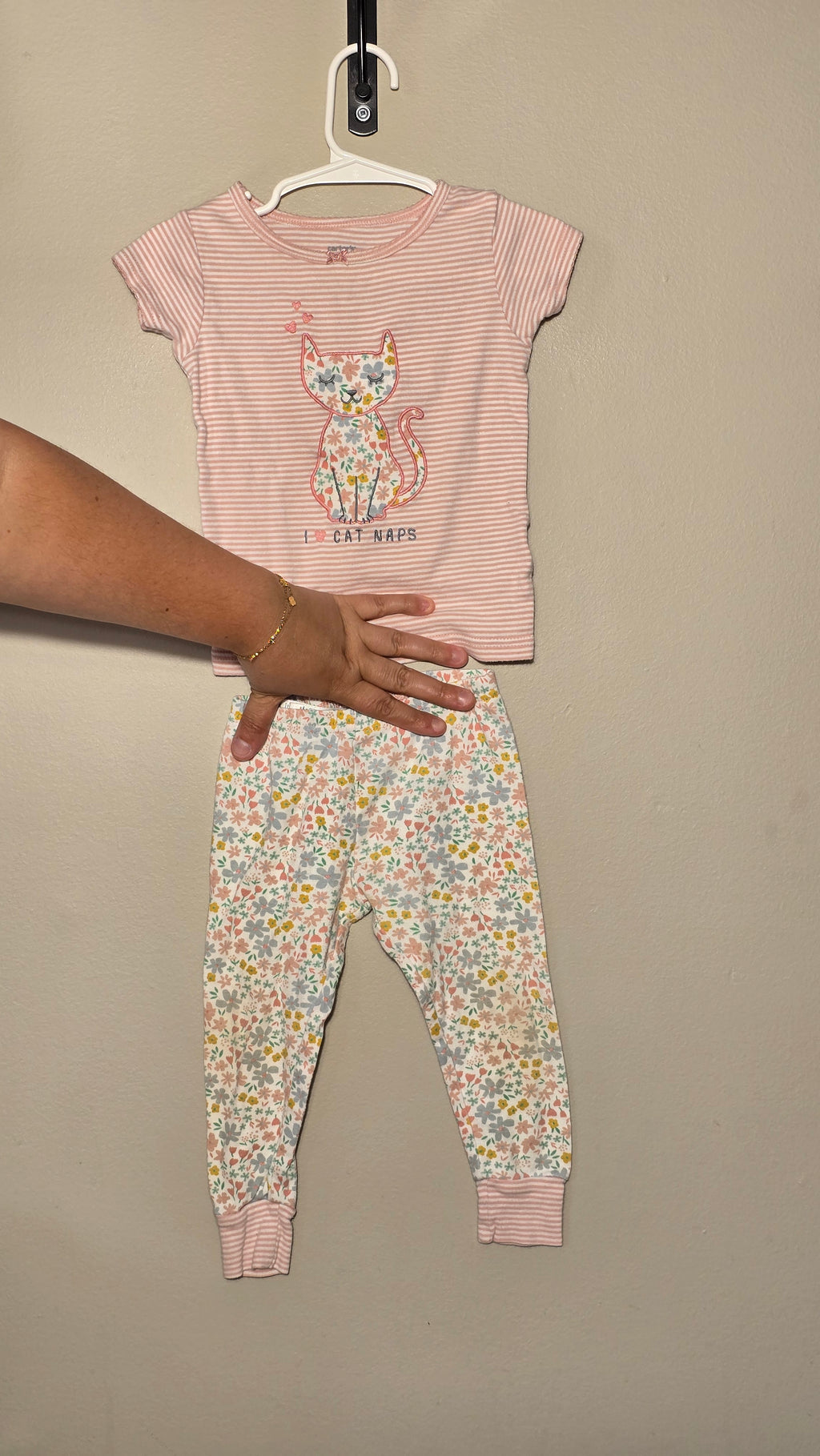 Pyjama 2 pièces à manches courtes | Carter's | 18 mois *Un peu taché aux genoux