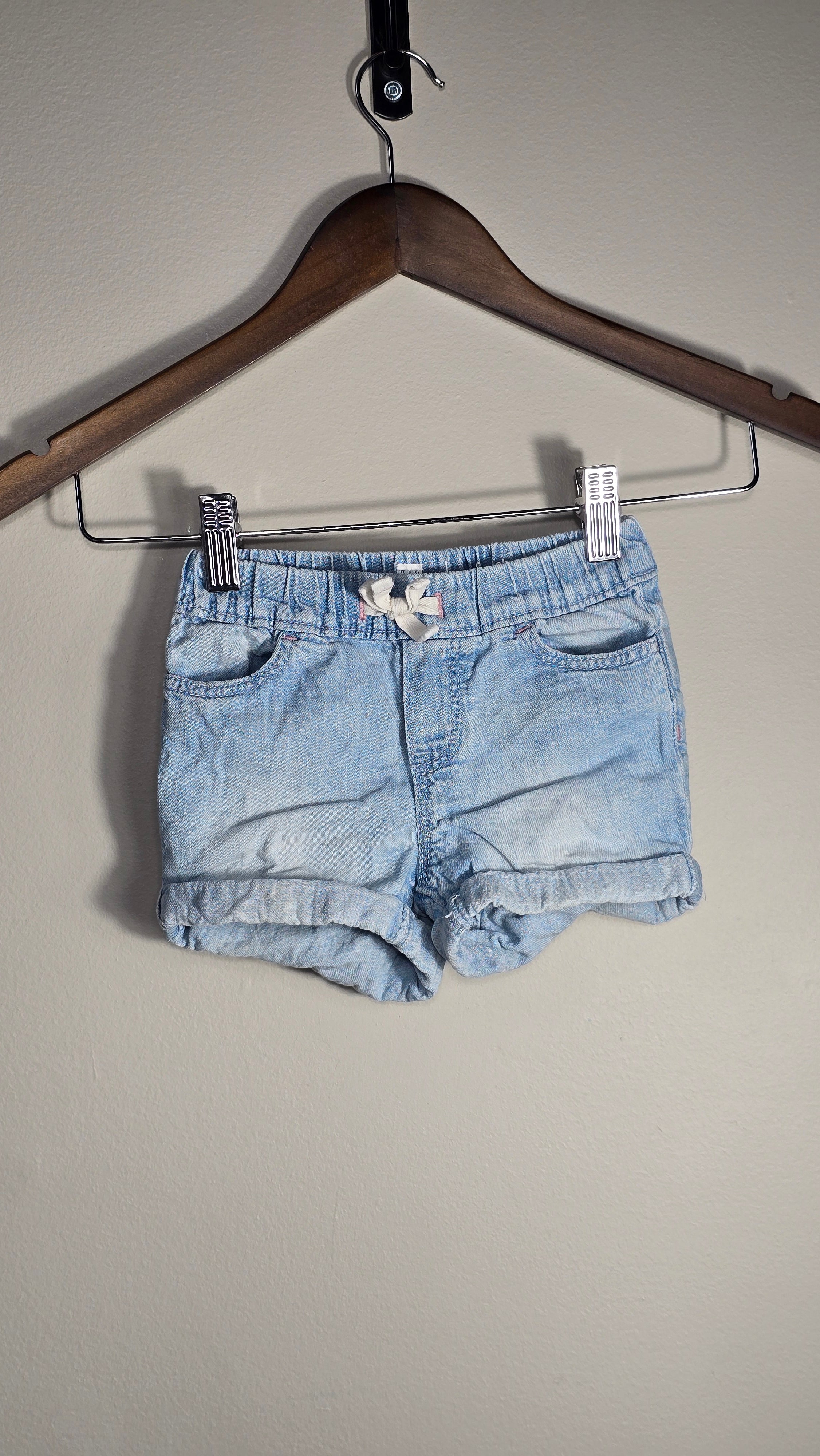 Short en jeans à taille élastique | Baby Gap | 2T *Minie tache pâle sur les fesses