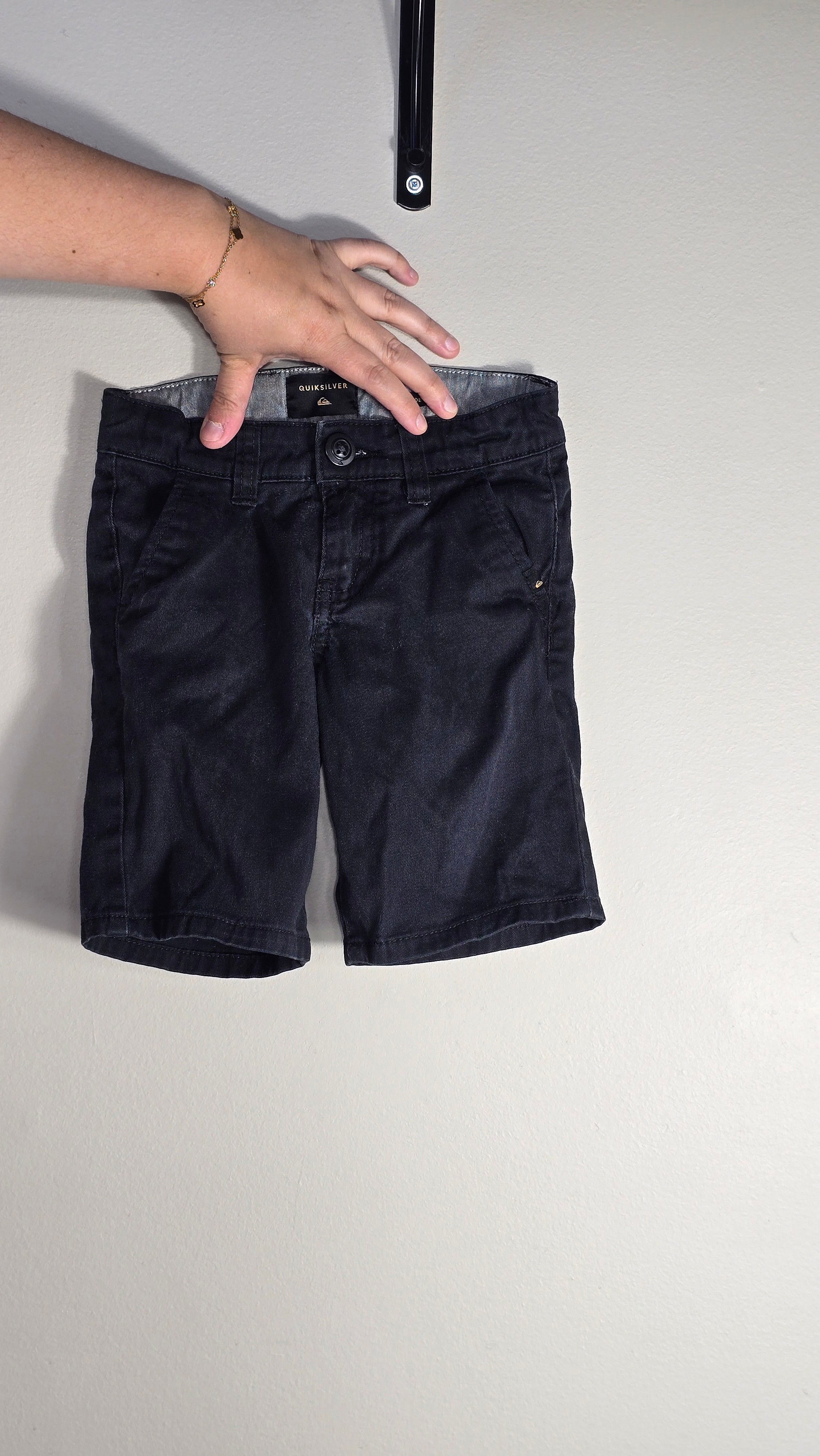 Short | Quicksilver | 4 ans *Légèrement pâli sur certaines coutures et sur les fesses