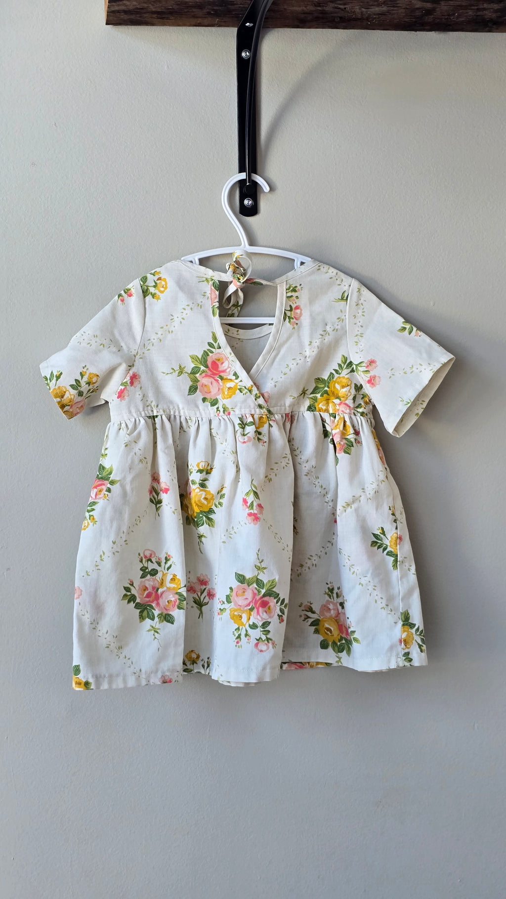Dress estimated at 2T