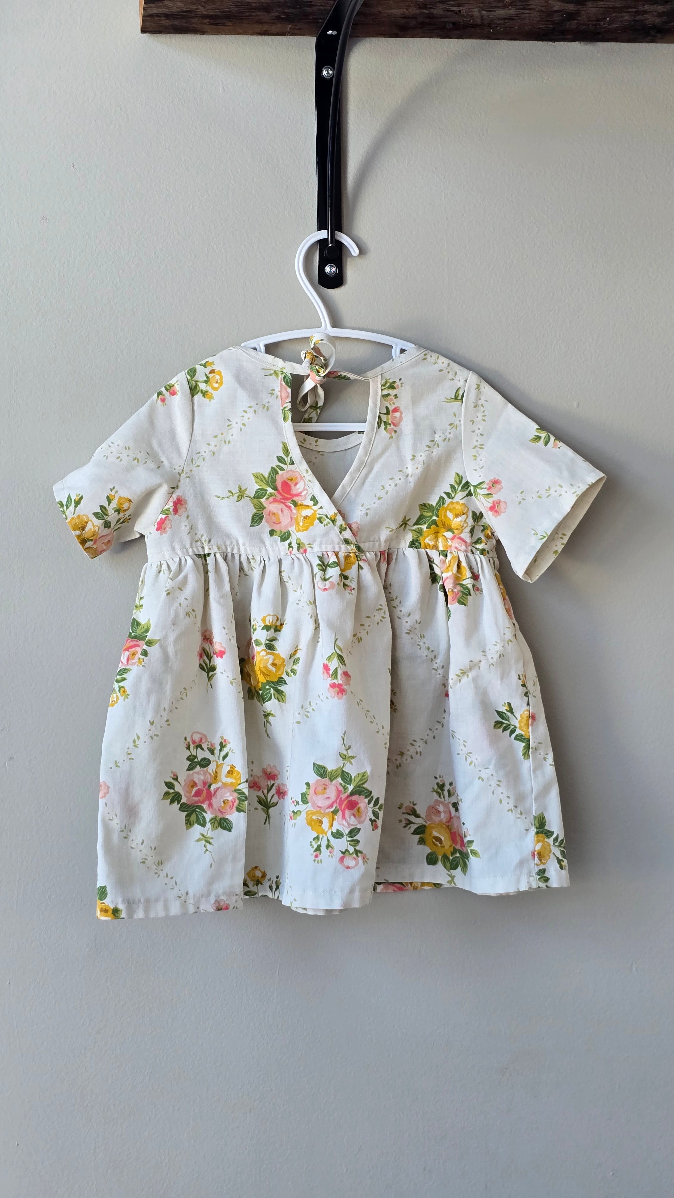 Dress estimated at 2T