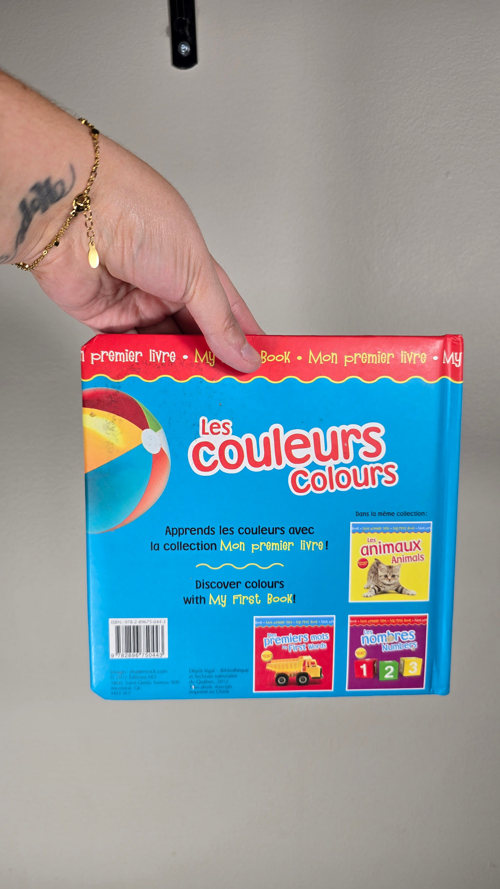 Livre Les couleurs - Bilingue *couverture endomagée
