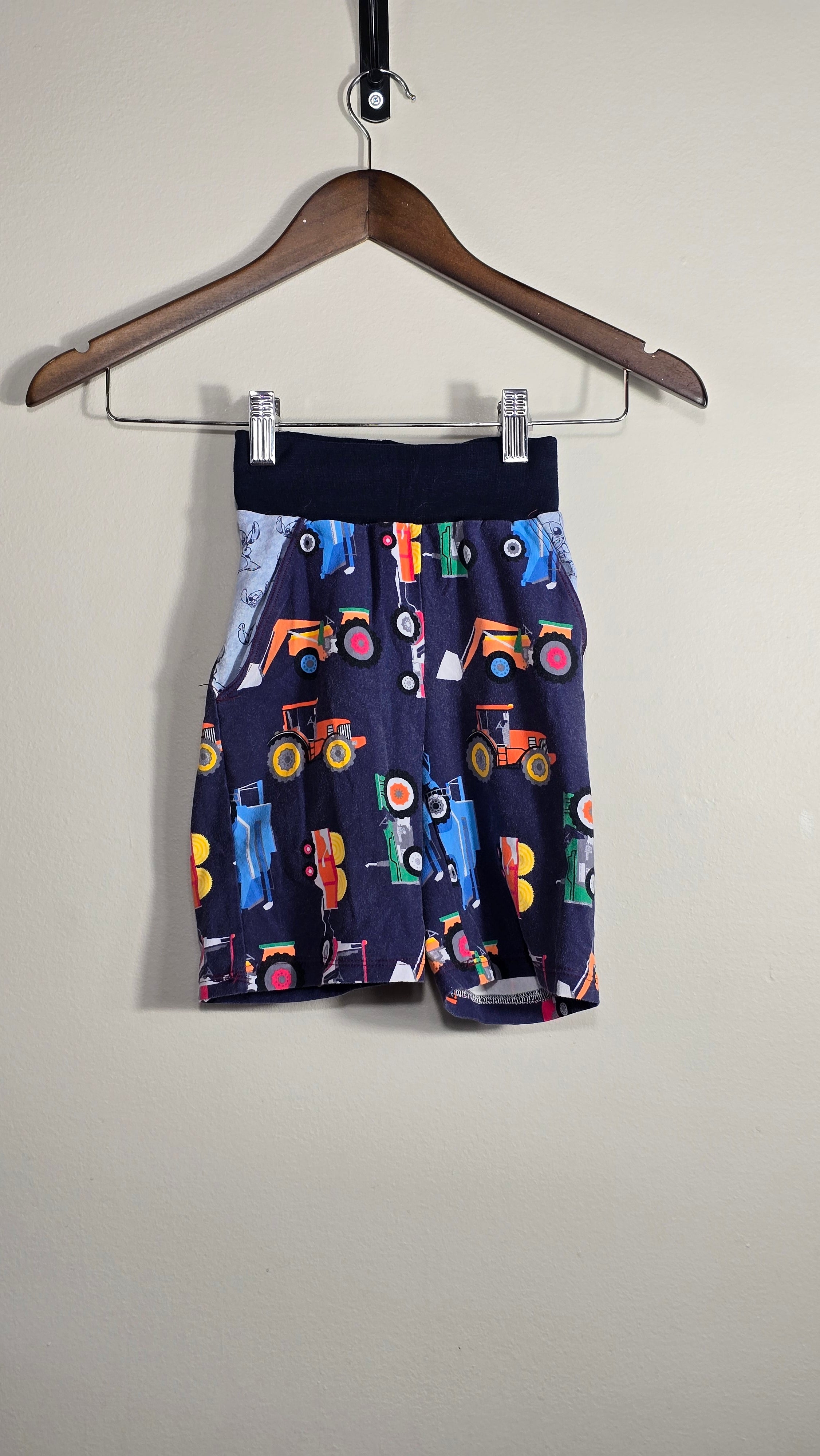 Short en molleton machinerie x Stitch | Marque inconnue (Confection) | Estimé 4T