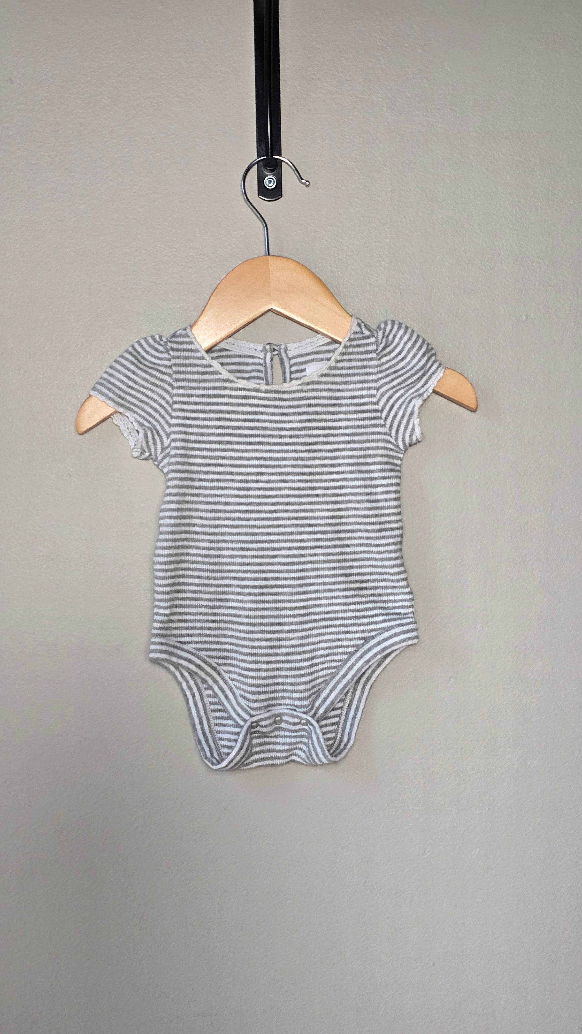 Body ligné avec détails dentelles | Baby Gap | 3-6 mois