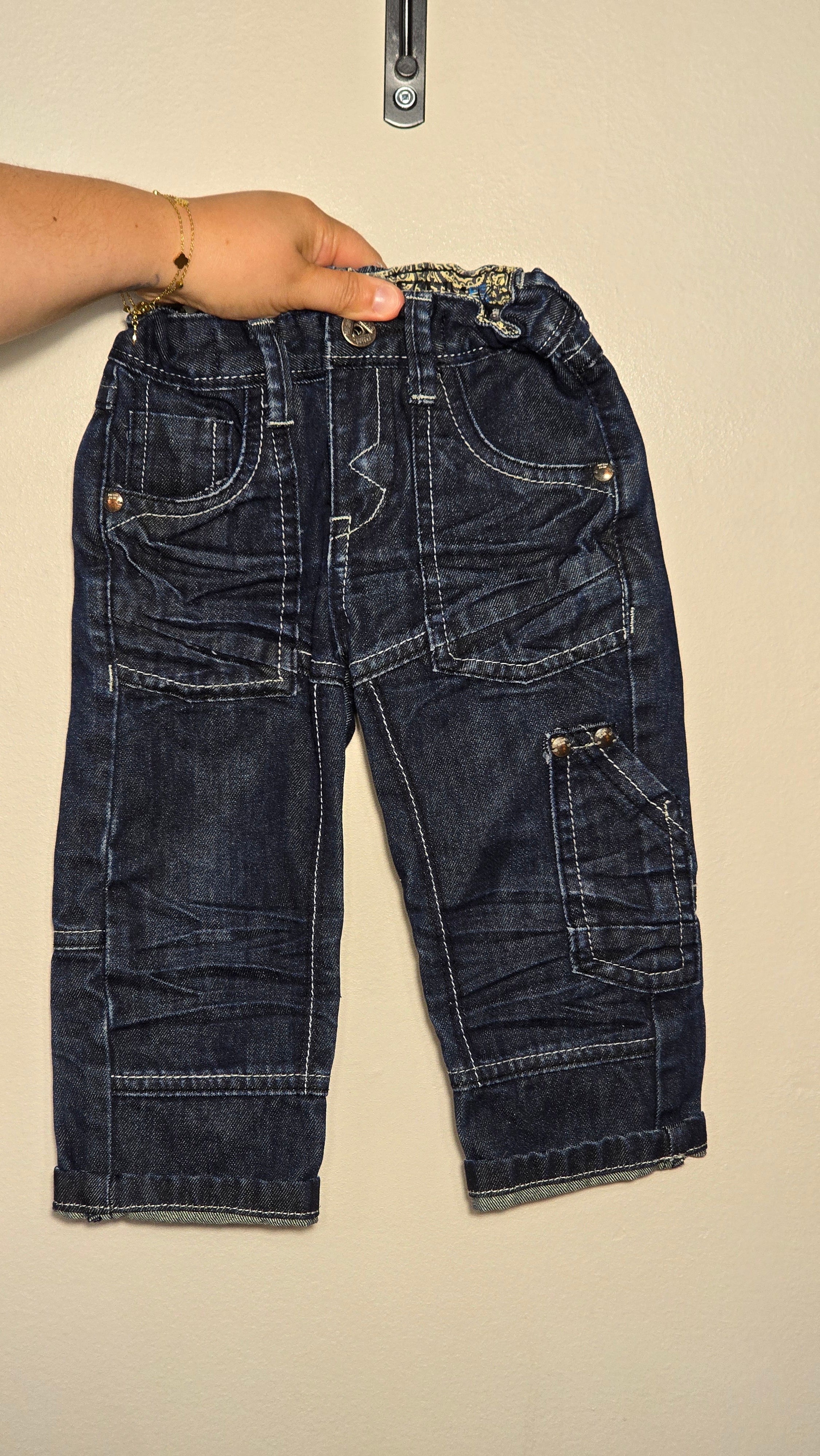 Lot garderie pour garçons | 18 mois *3 jeans, 4 pantalons, 1 chemise, 3 cache-couches et 6 chandails