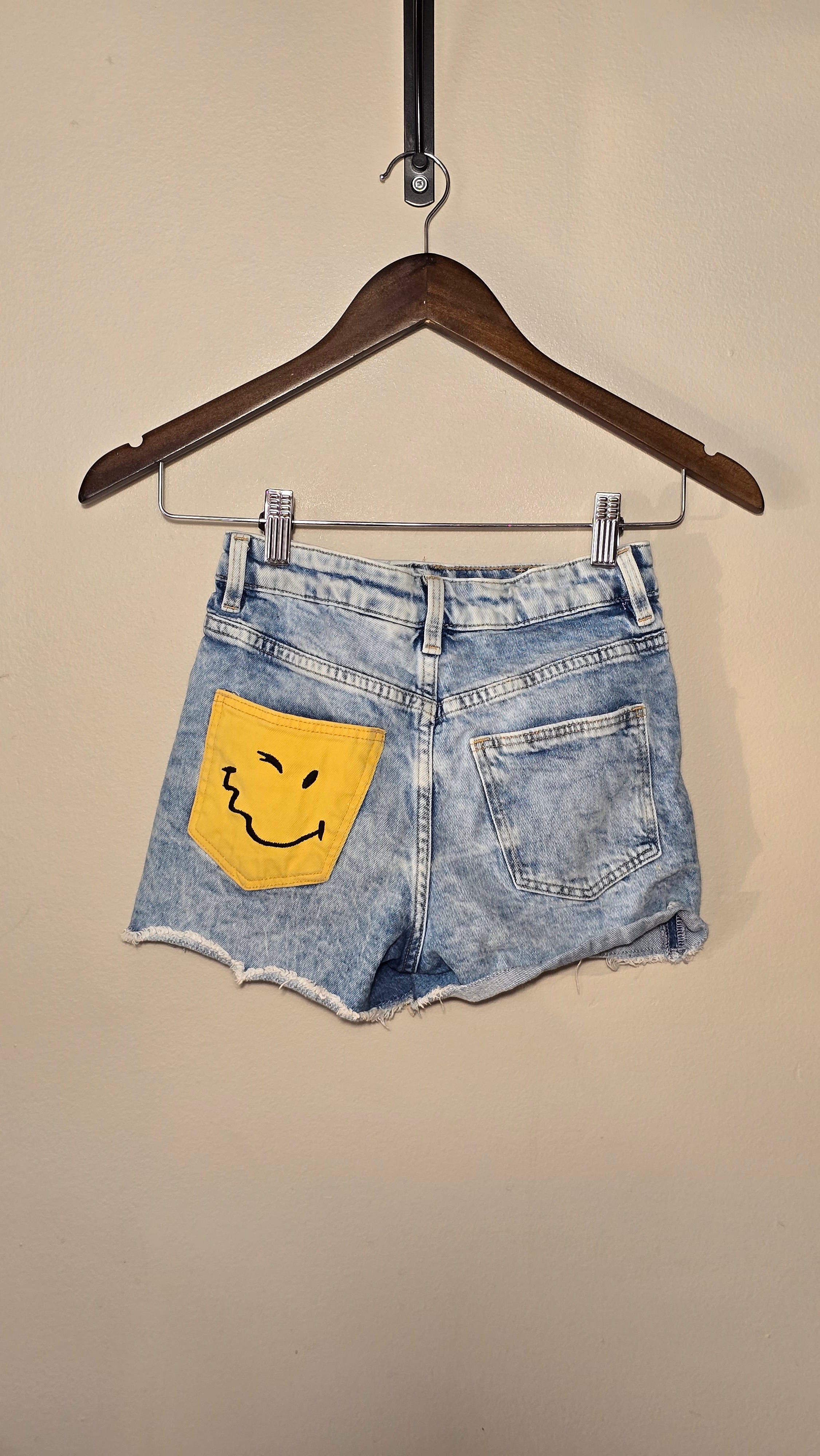 Short smiley world | H&M | 8-9 ans