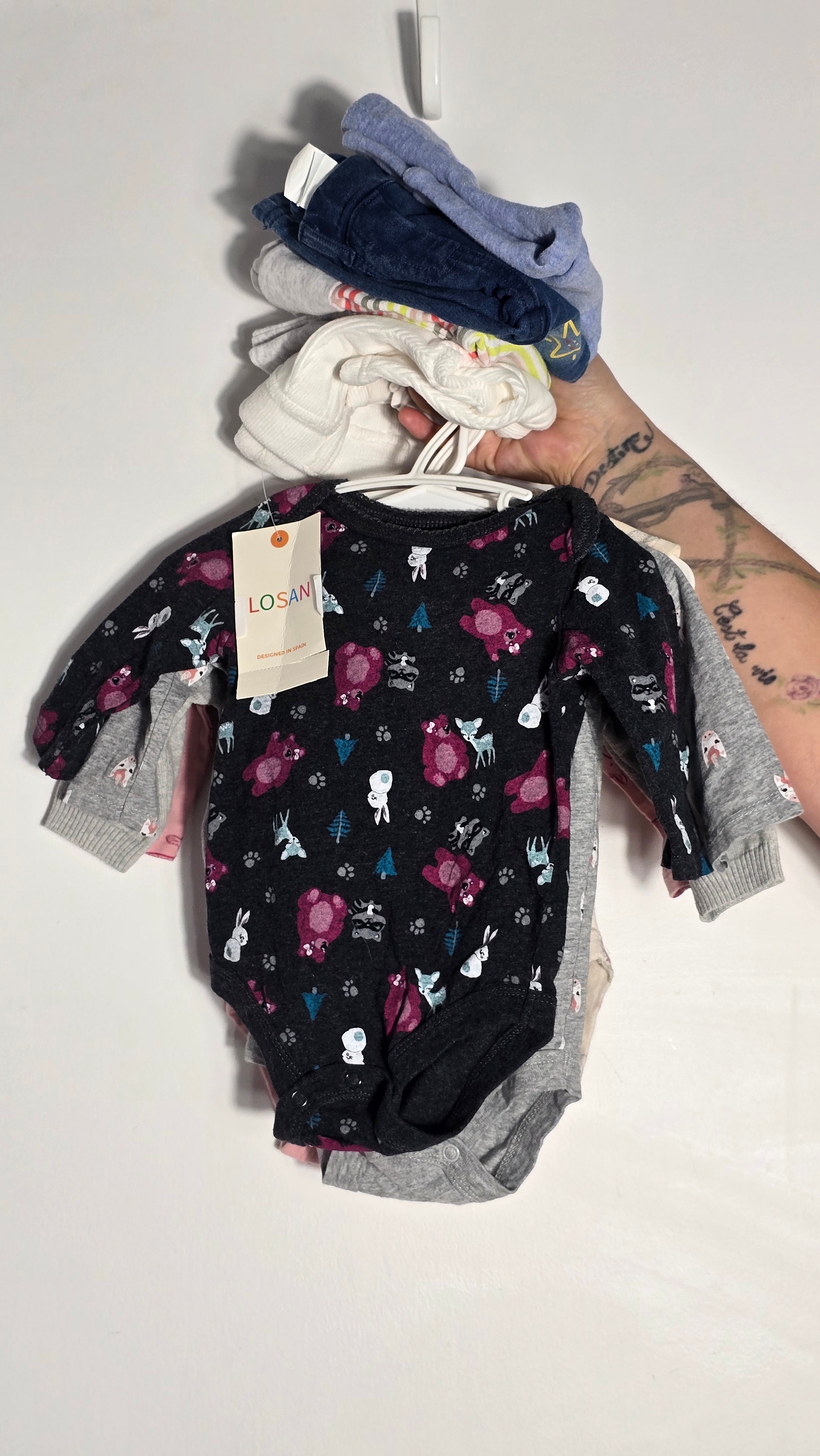 Petit lot (9 mcx) fille 3-6 mois | Baby Gap, Baby Bundles, Carter's, Losan, George, Gagou Tagou