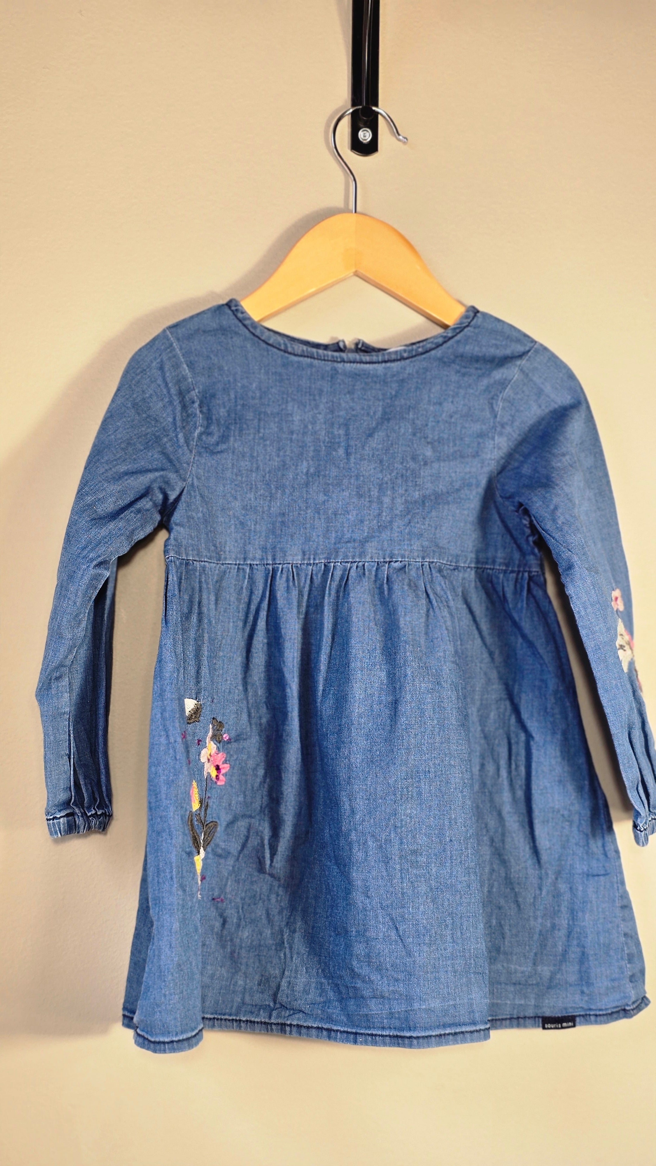 Robe en denim avec broderies florales | Souris Mini | 3T