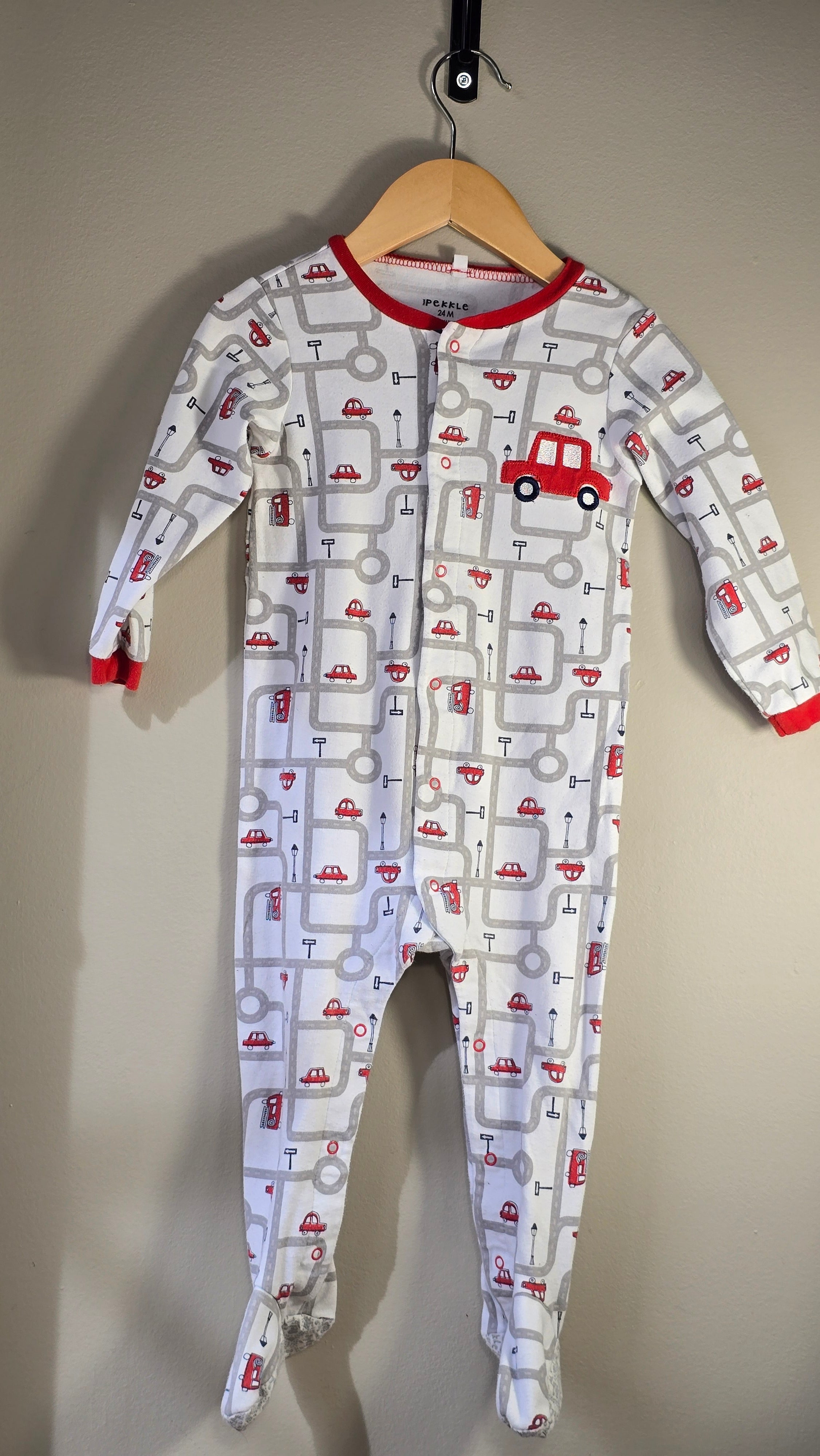 Pyjama à boutons voitures rouges | Pekkle | 24 mois