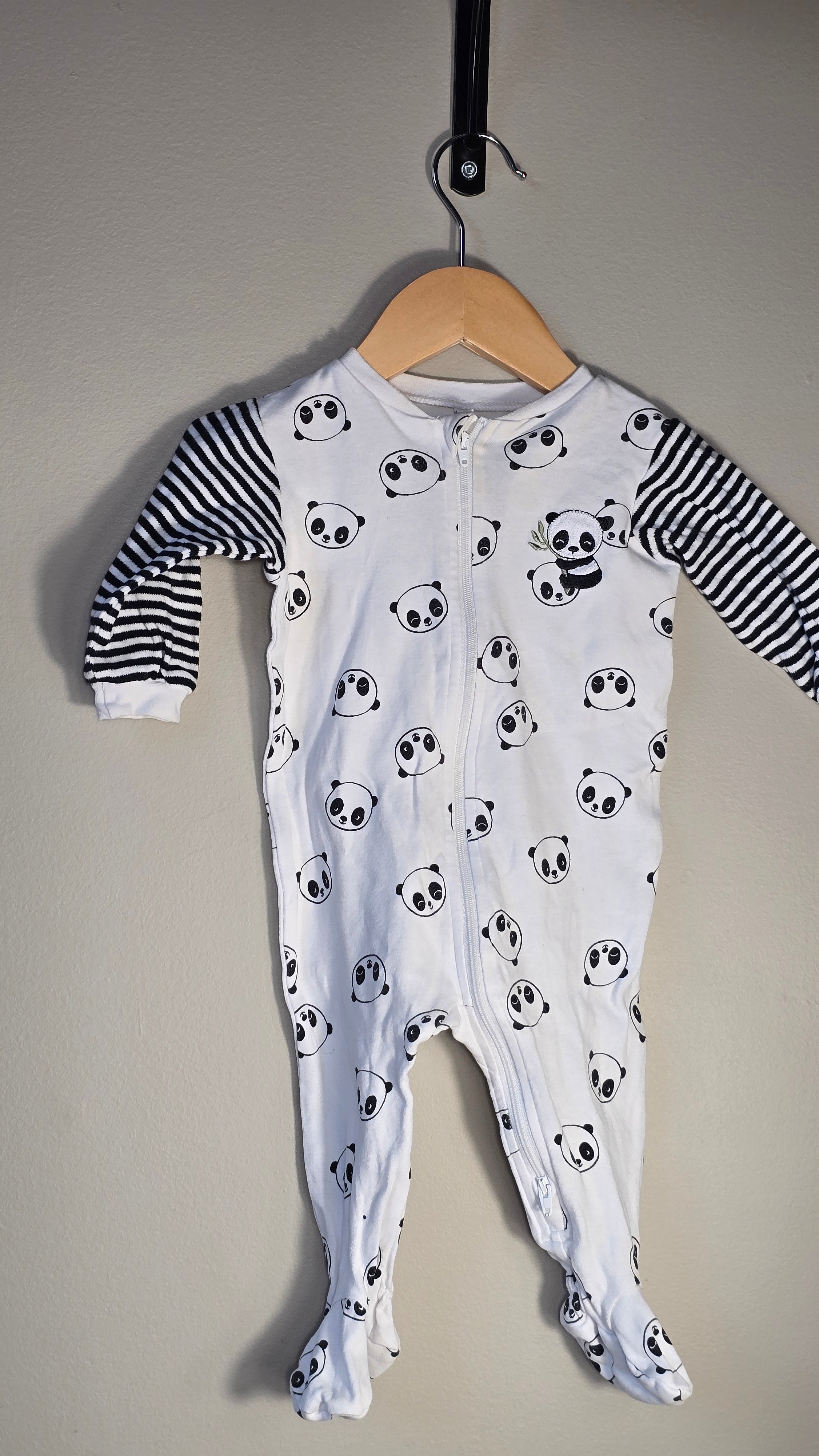 Panda pajamas | Pekkle | 6 months *Small stain