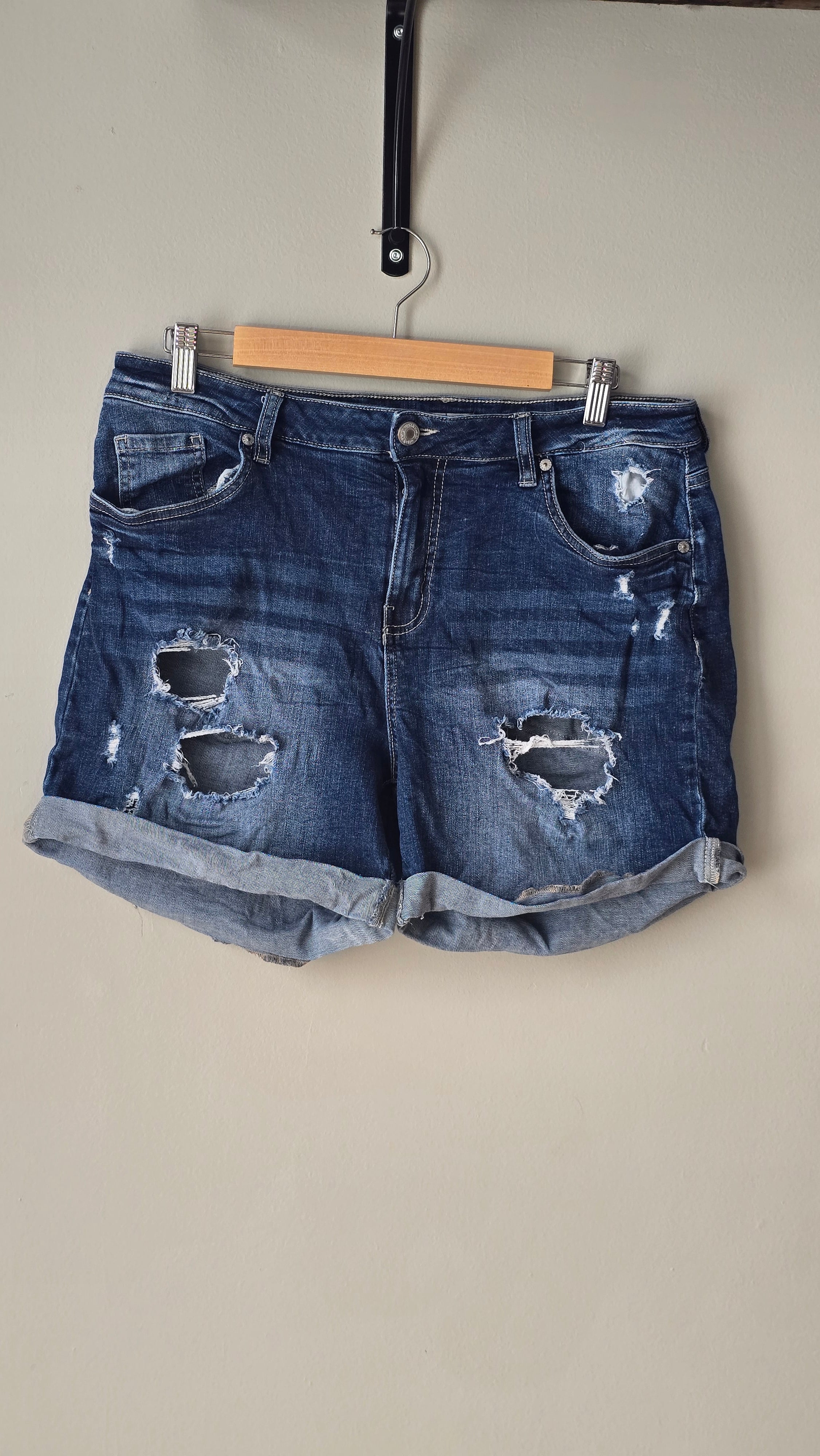 Short déchiré en jeans pour femmes Urban Planet grandeur 13