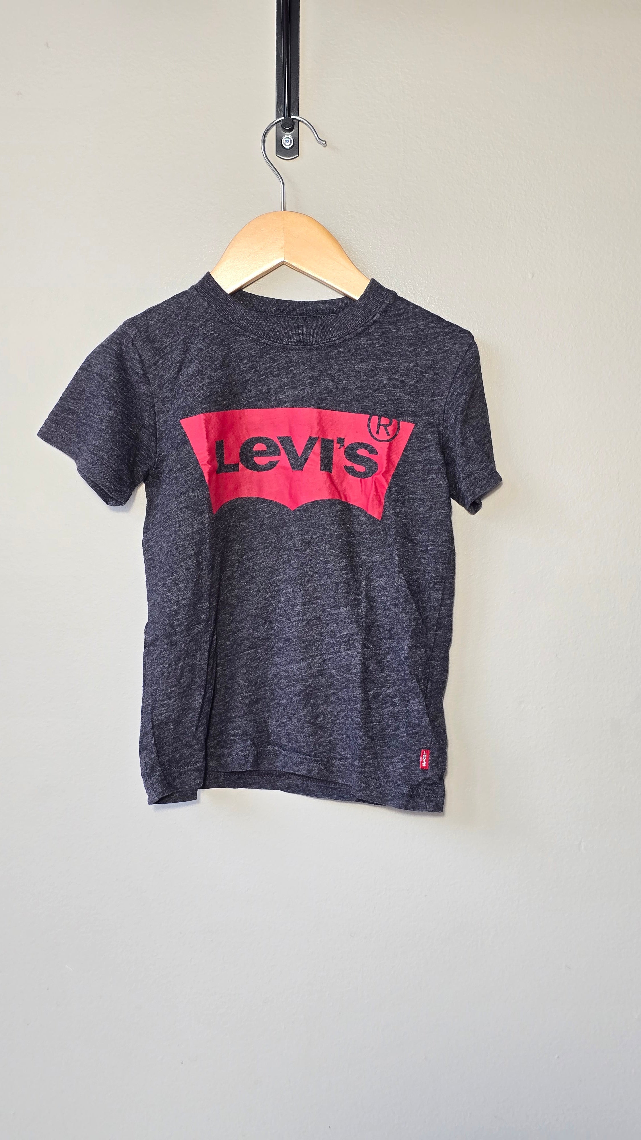 T-shirt | Levi's | 4-5 ans *Logo légèrement craqué, léger mousseux