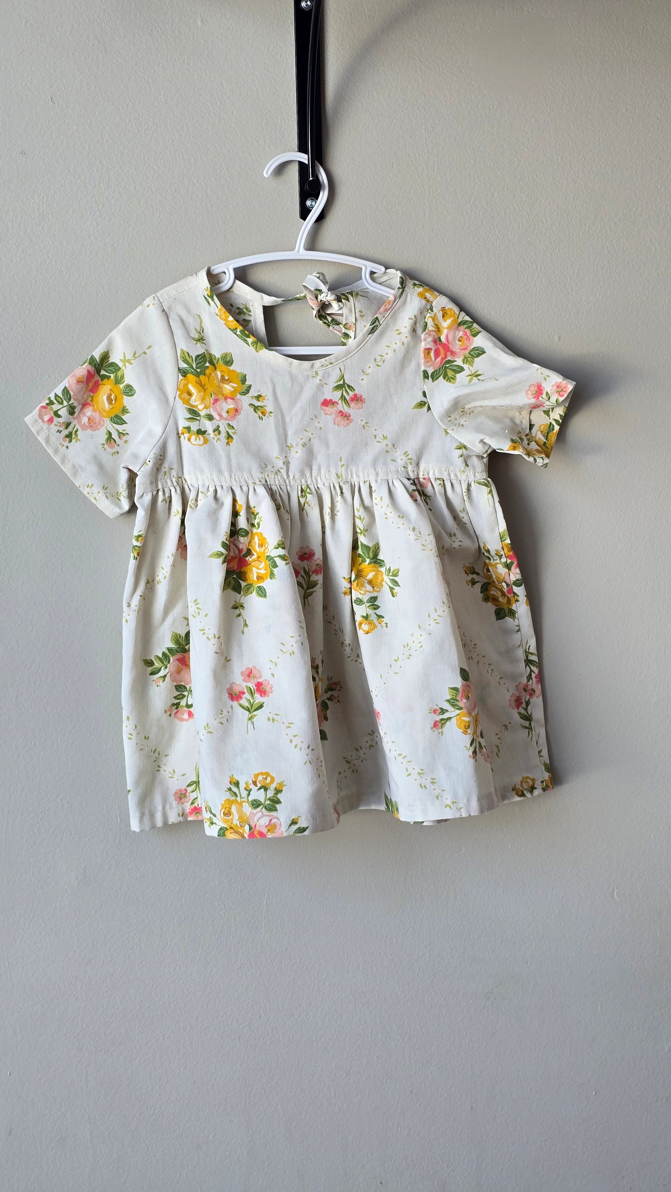 Dress estimated at 2T