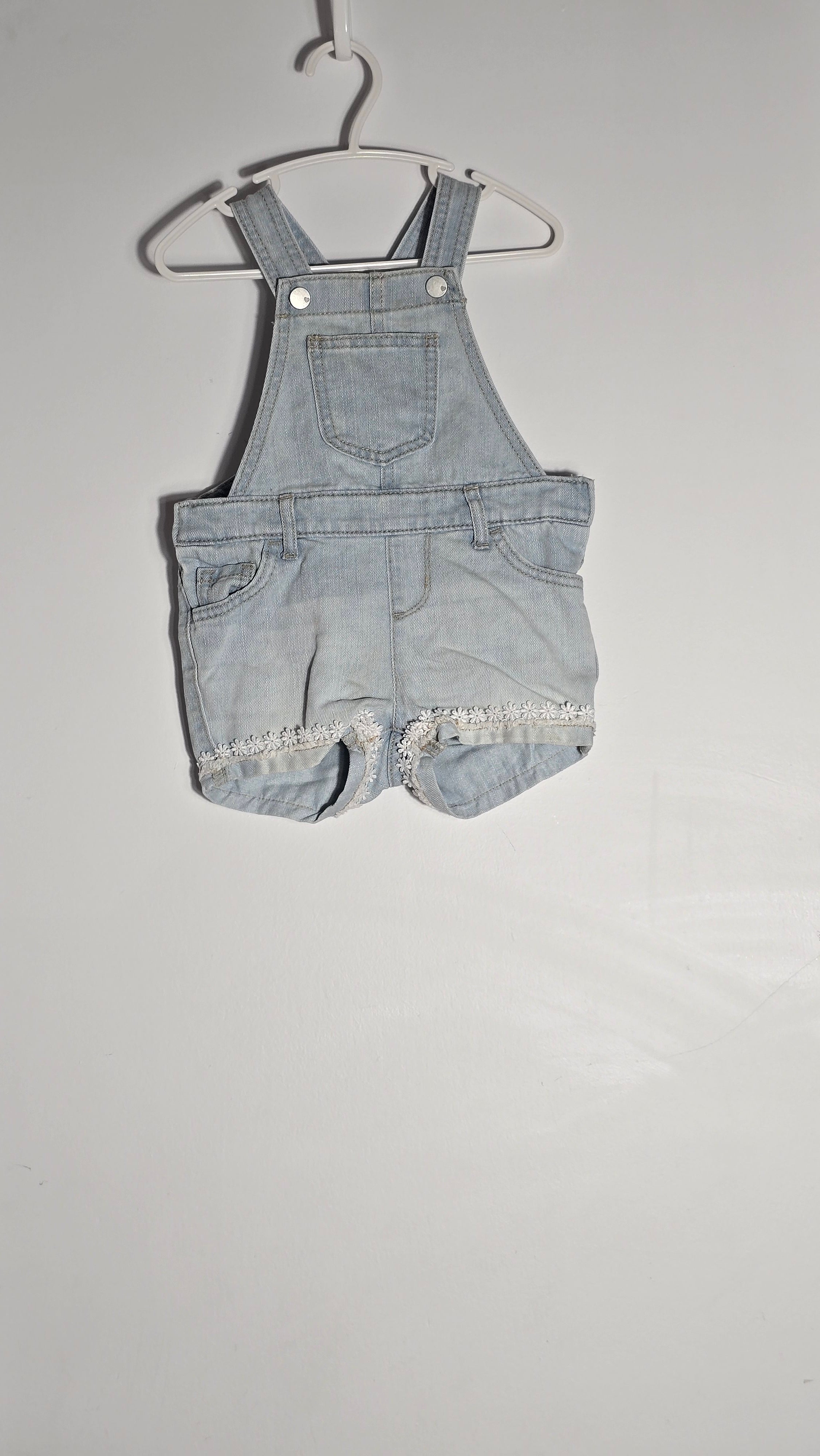 Salopette short en jeans bordure en dentelle | Children's place | 12-18 mois