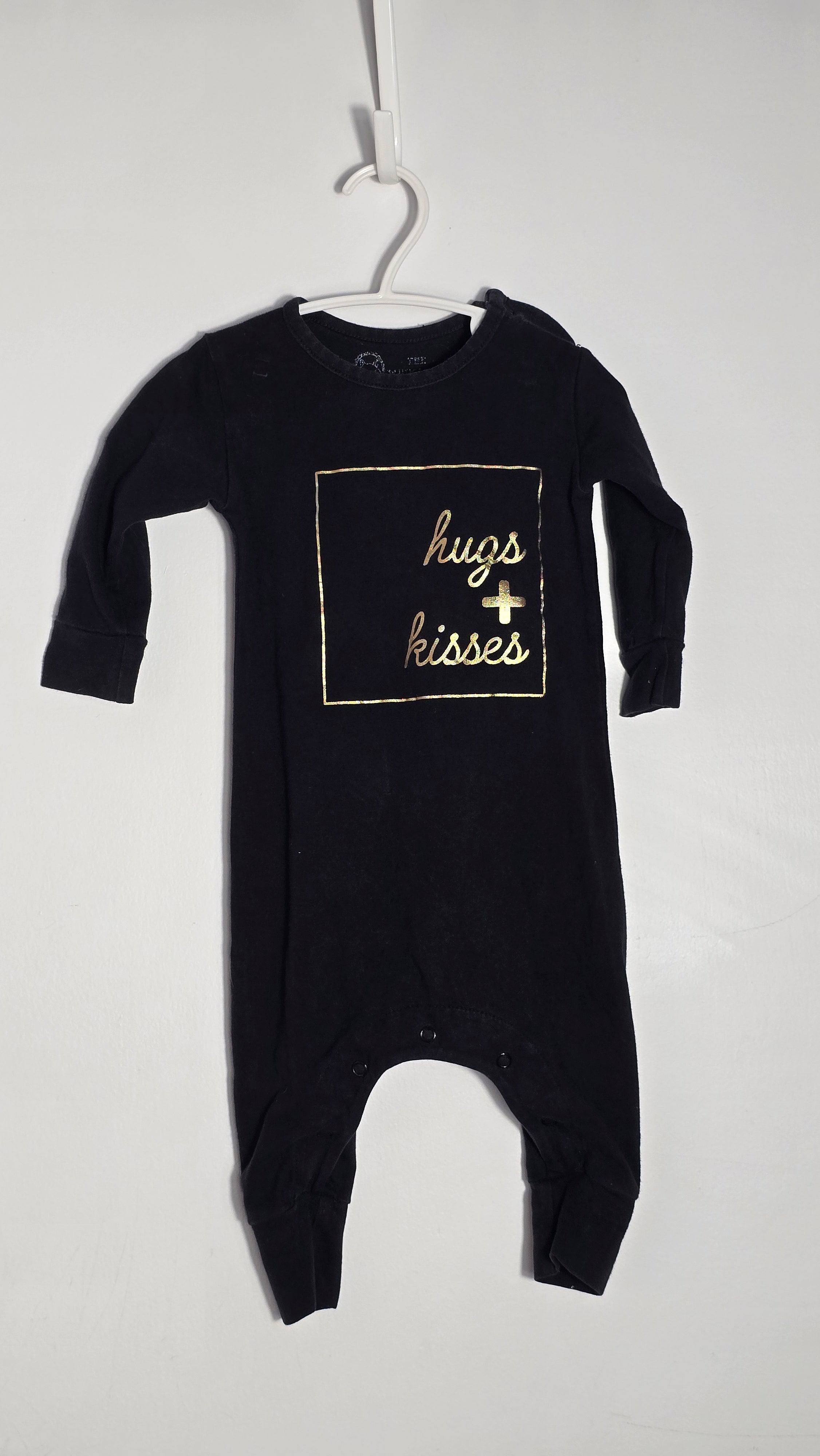 Romper long "Hugs + Kisses" | Marque effacée (Semble être une confection) | 3-6 mois