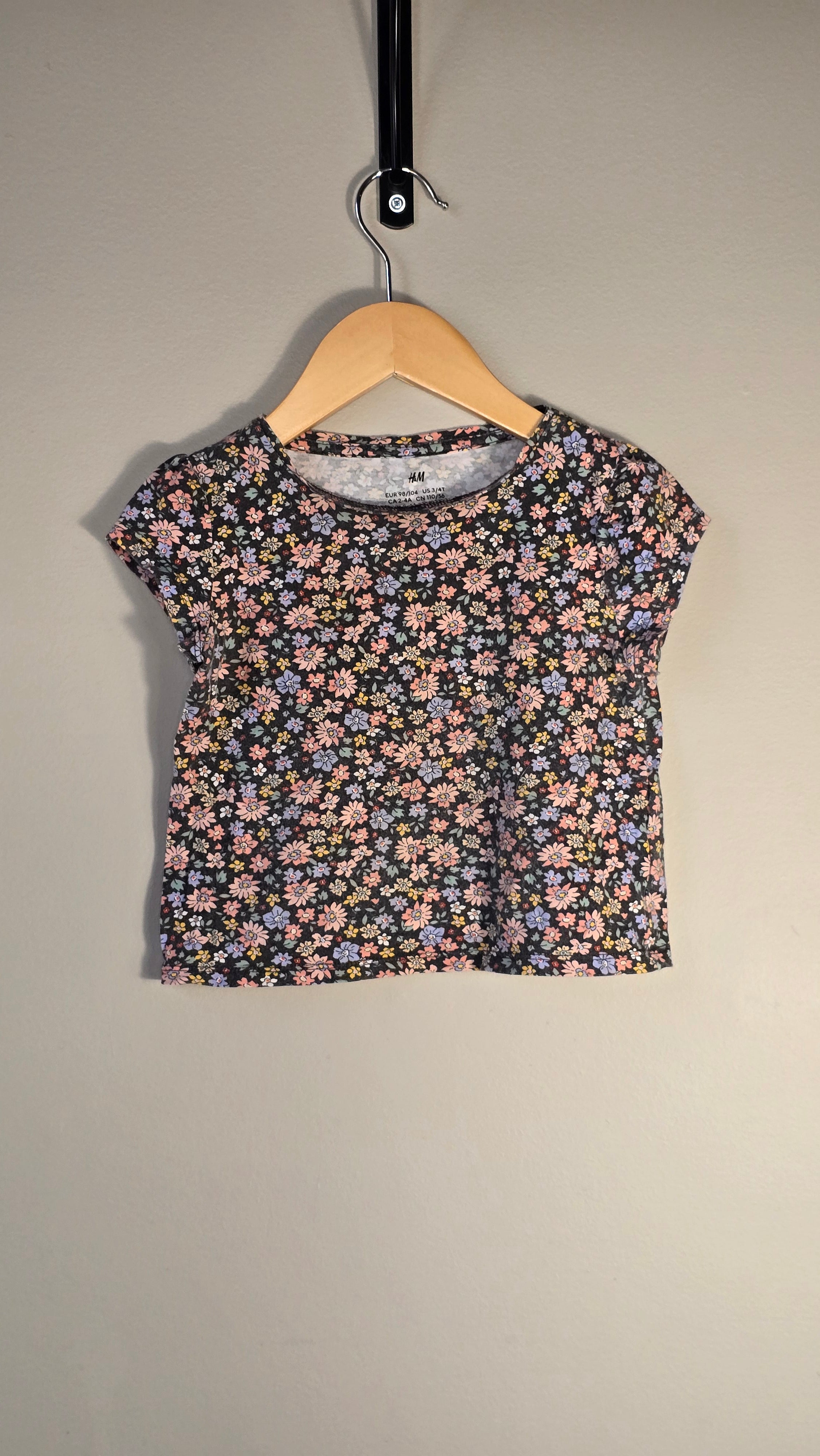 T-shirt fleuri | H&M | 2-4 ans *Un peu pâli
