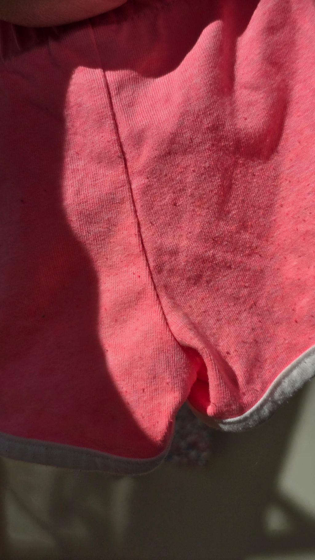 Short rose néon | Oshkosh | 18 mois *Mousseux sur les fesses