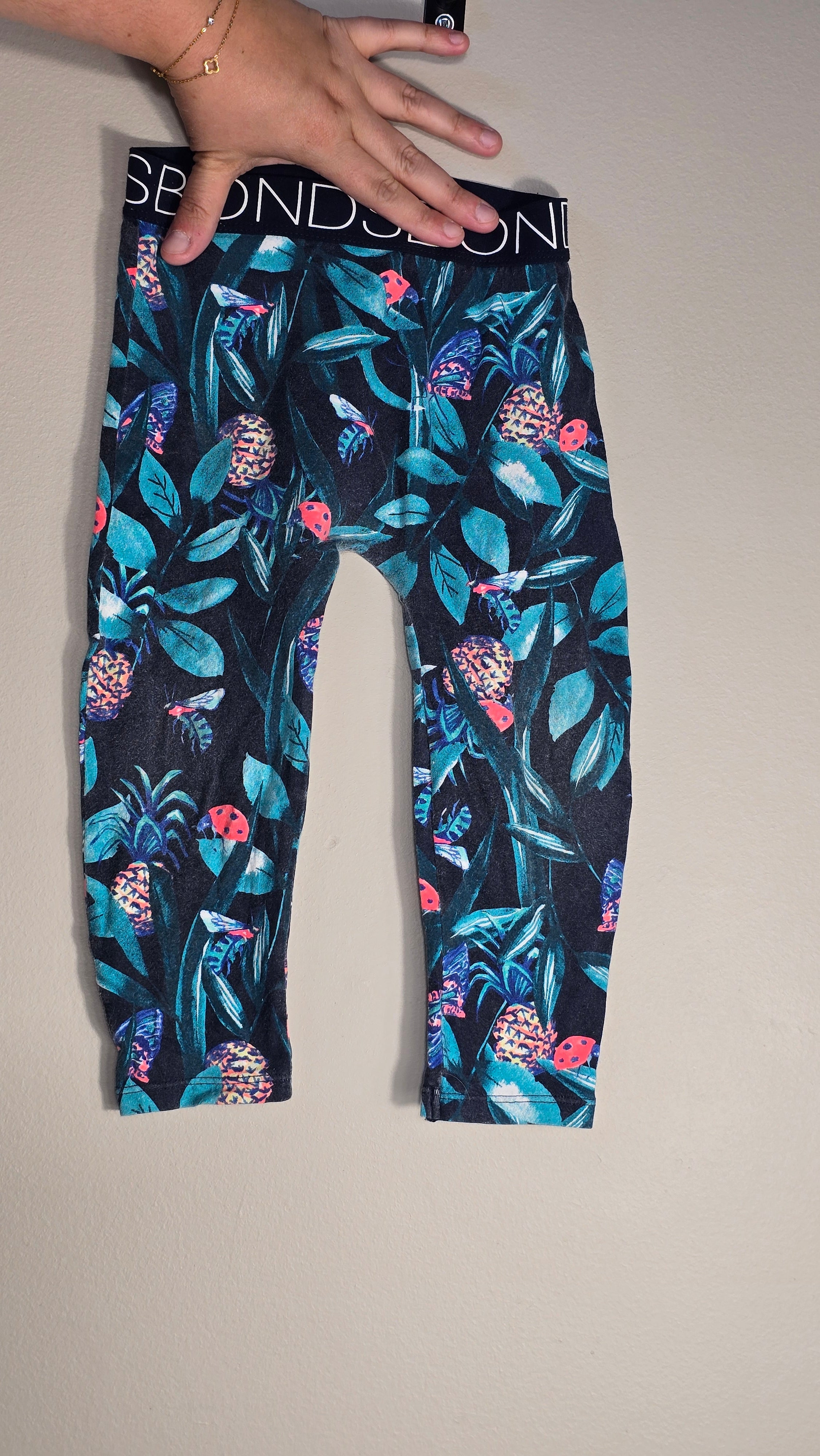 Tropical insect leggings | Bonds | 18-24 months *Light and foamy