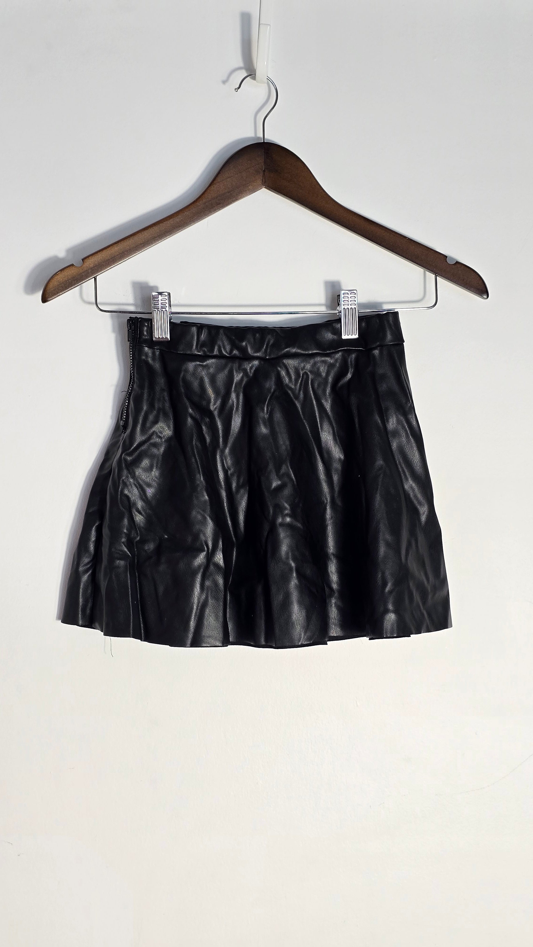 CONS AT | Jupe en faux cuir | H&M | 7-8A