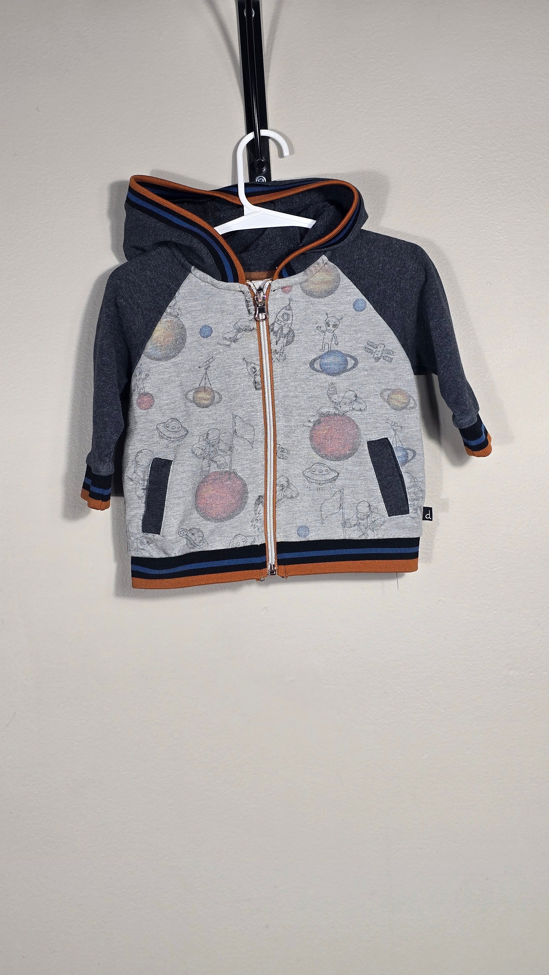 Hoodie espace | Deux par Deux | 12 mois *Petite tache pâle