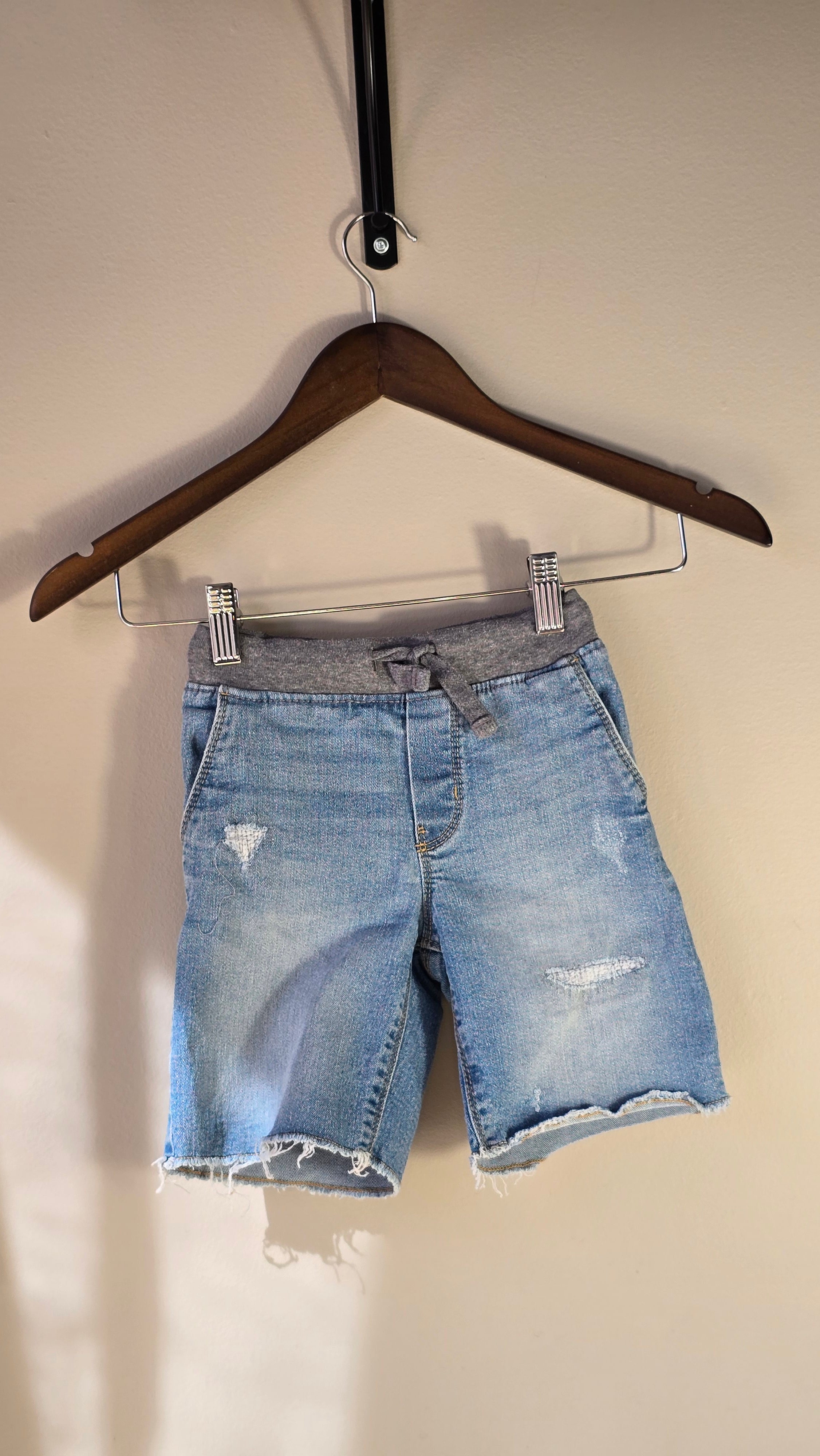 Short en jeans effet déchiré | Oshkosh | 5 ans *Mousseux à la taille