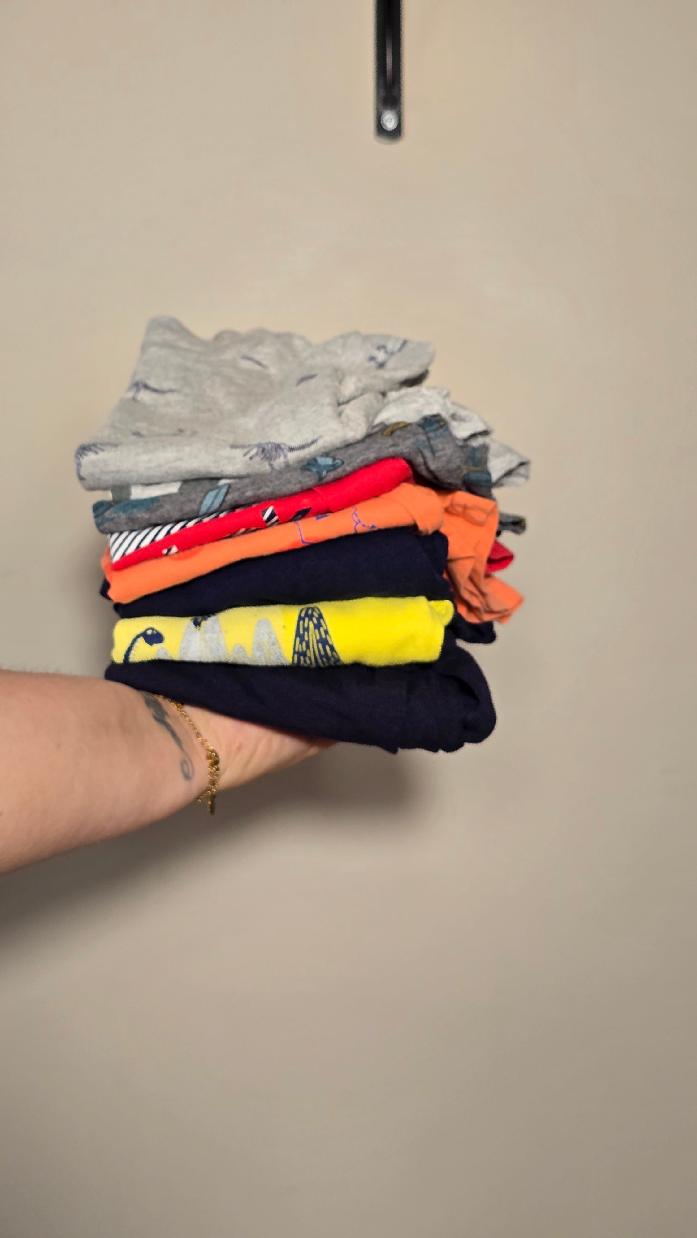 Lot garderie de 8 chandails pour garçons | 2T *Vendu tel quel, certains items peuvent être légèrement imparfaits