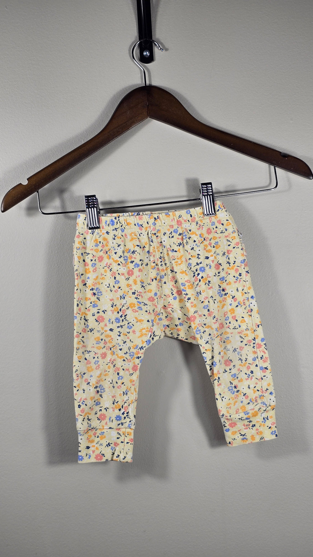 Lot de 2 pantalons fleuris | Laura Ashley baby et Trois Moutons | 12 mois