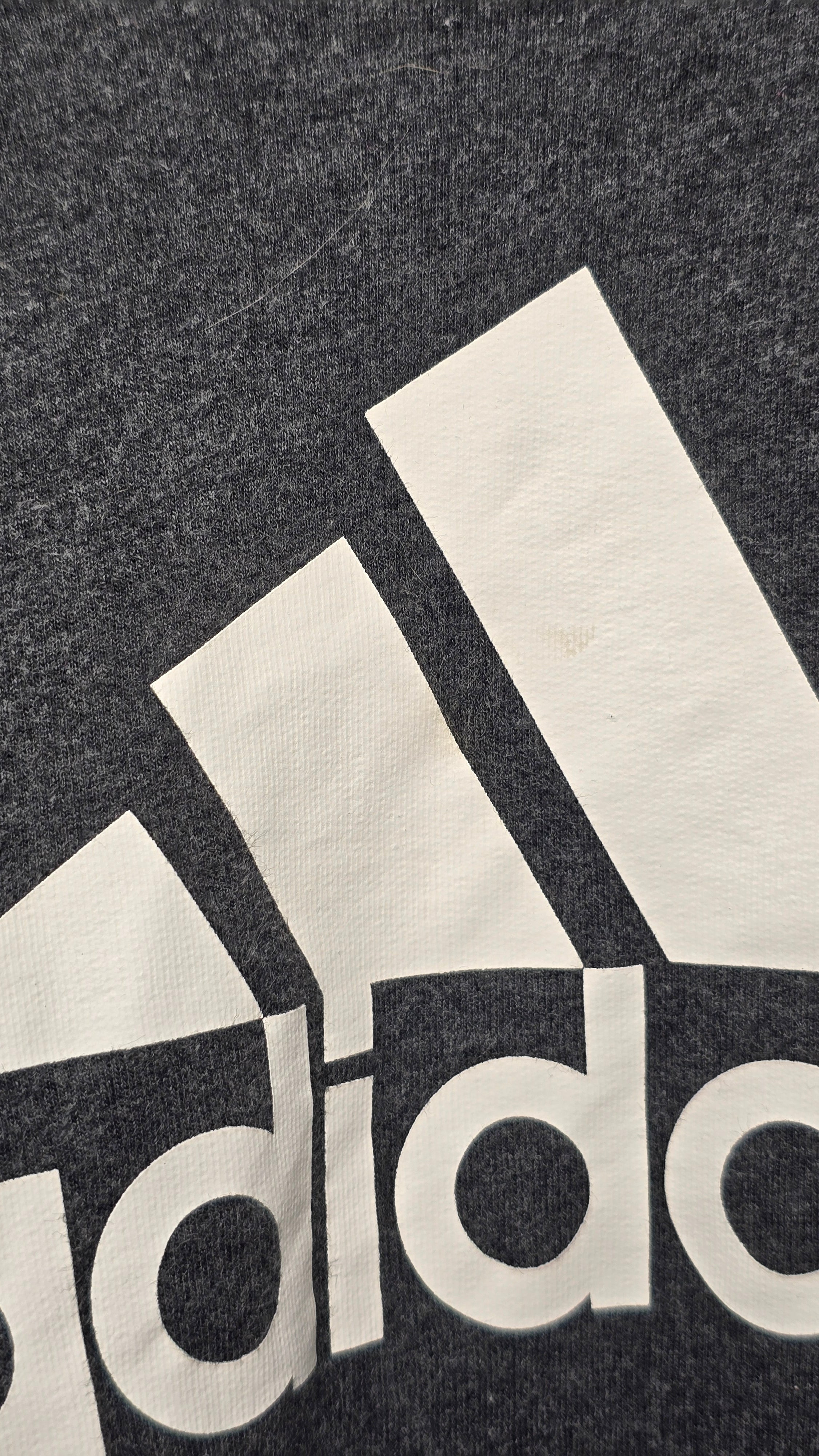 Crewneck | Adidas | 6 ans *Minie tache pâle sur le logo