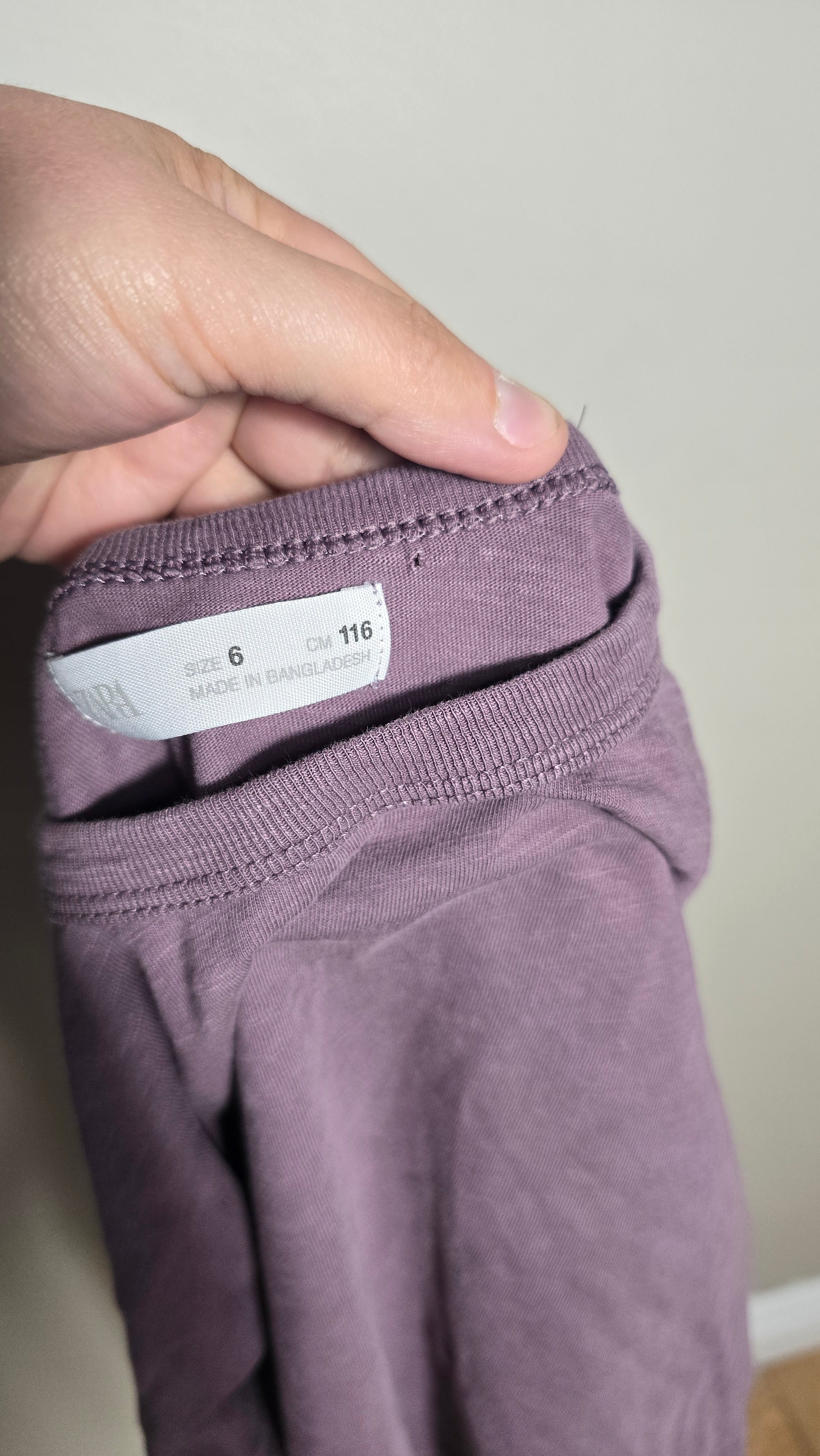 Chandail | Zara | 6A *Mini trou derrière la nuque