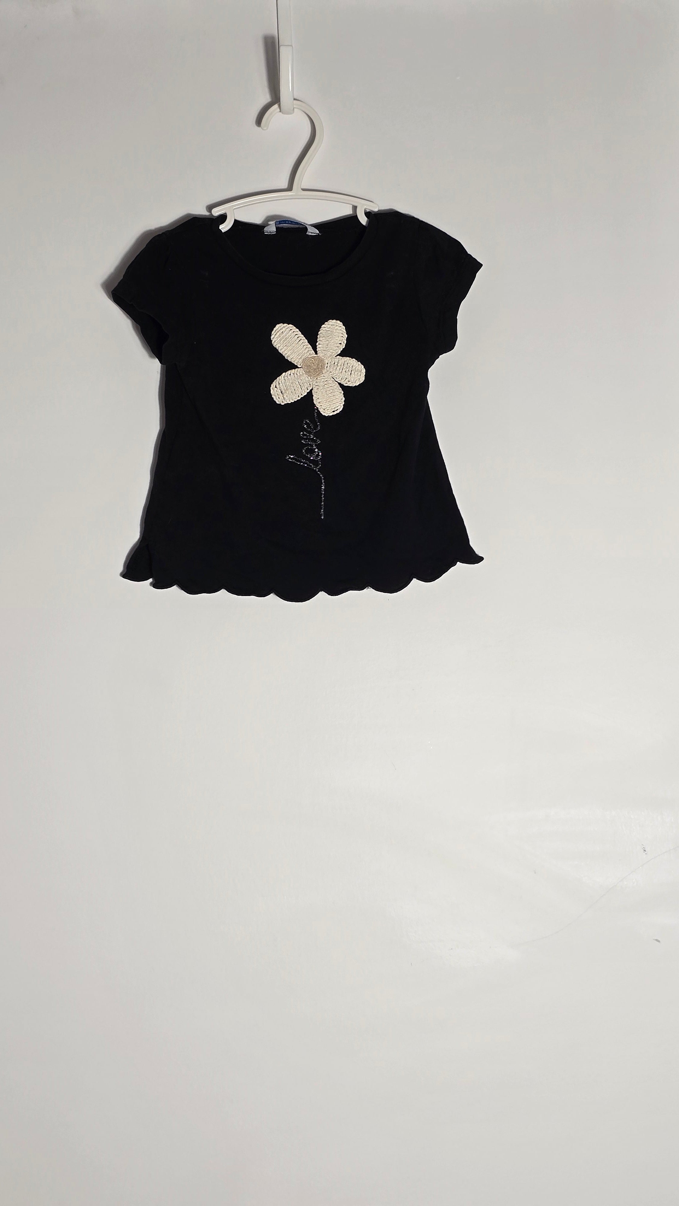 T-shirt avec fleur crochetée | Mayoral | 2T