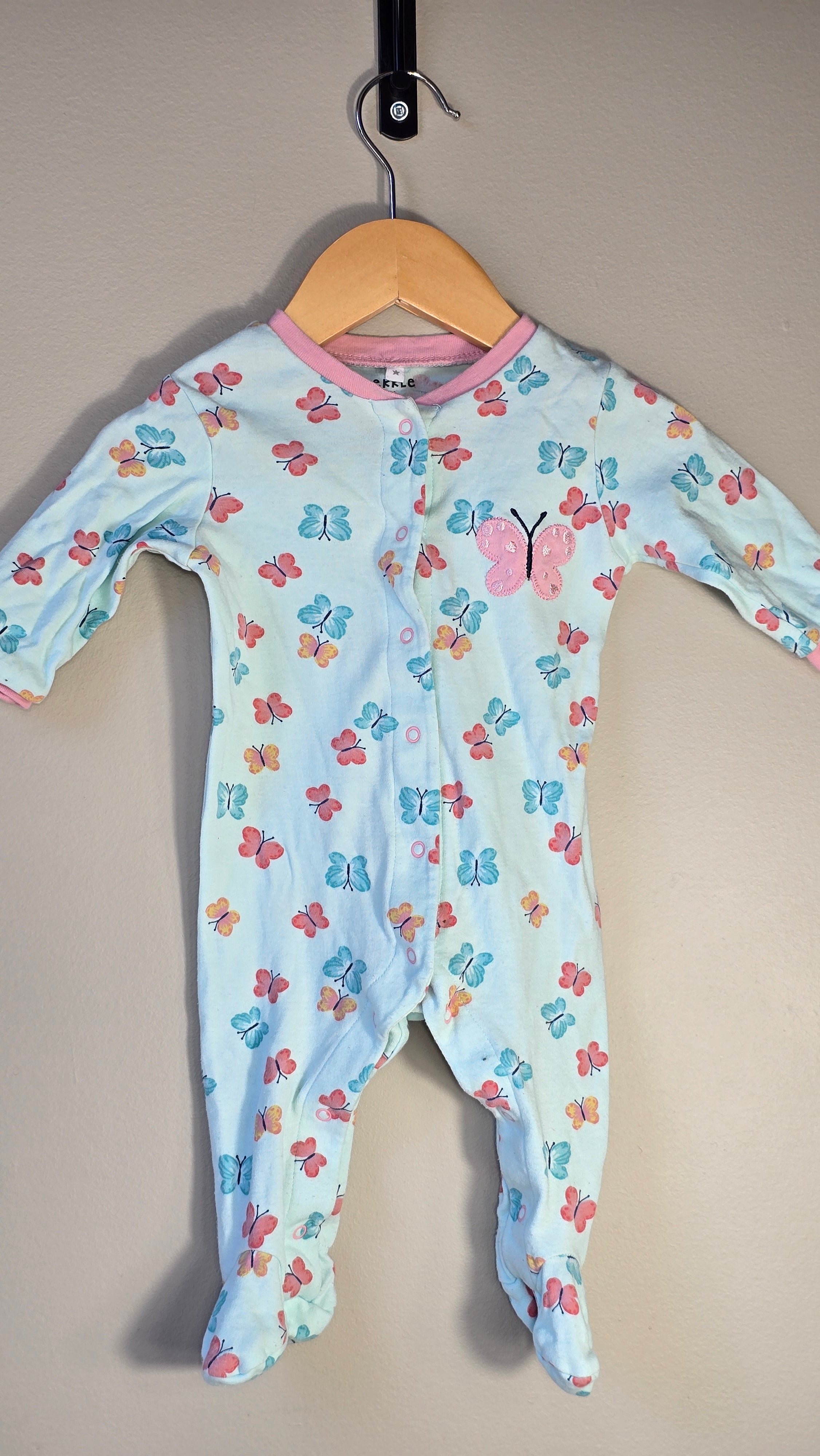 Butterfly button-up pajamas | Pekkle | 3 months *Light bubbly