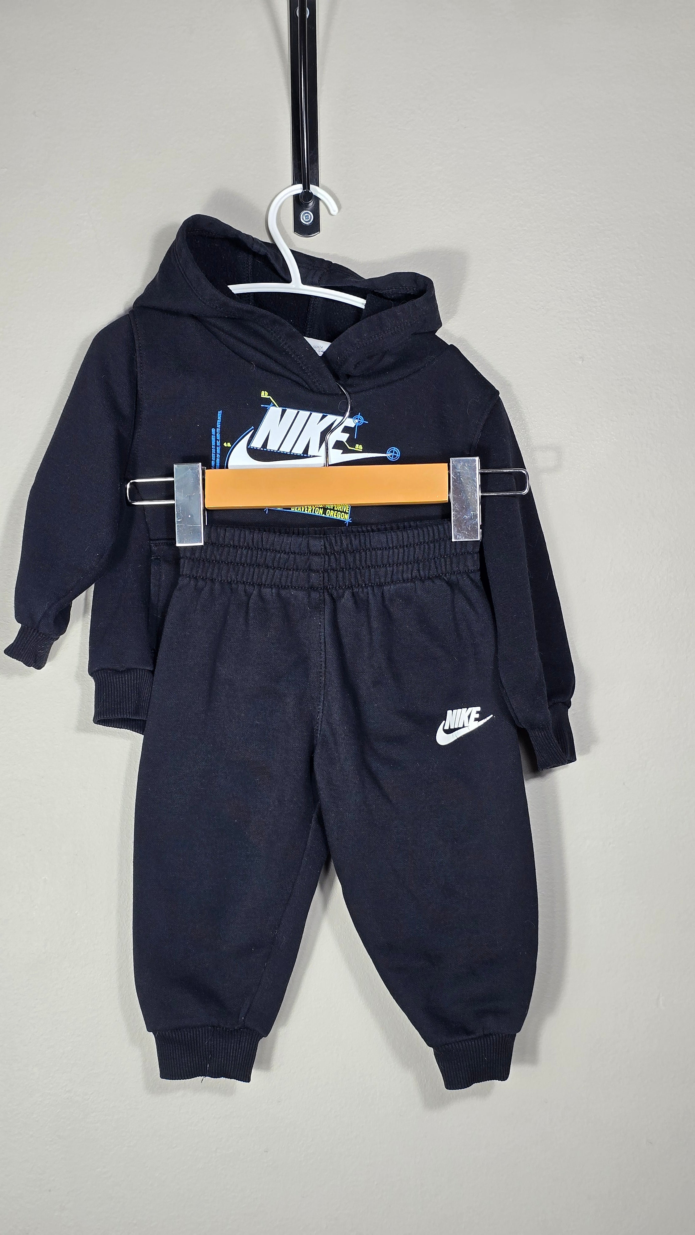 CONS CN 1 | Ensemble jogging | Nike | 18 mois *Logo pantalon un peu craqué