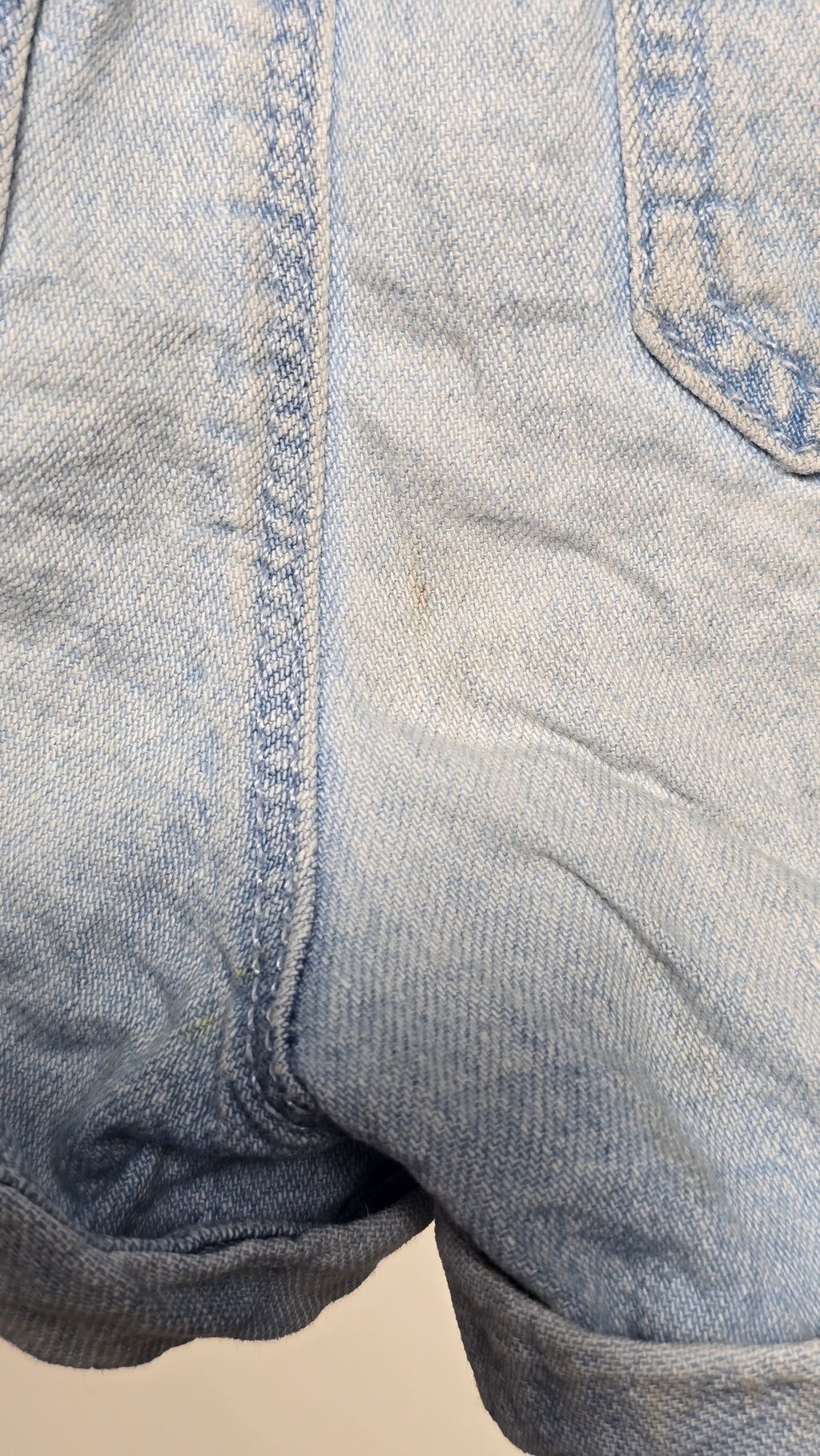 Short en jeans à taille élastique | Baby Gap | 2T *Minie tache pâle sur les fesses