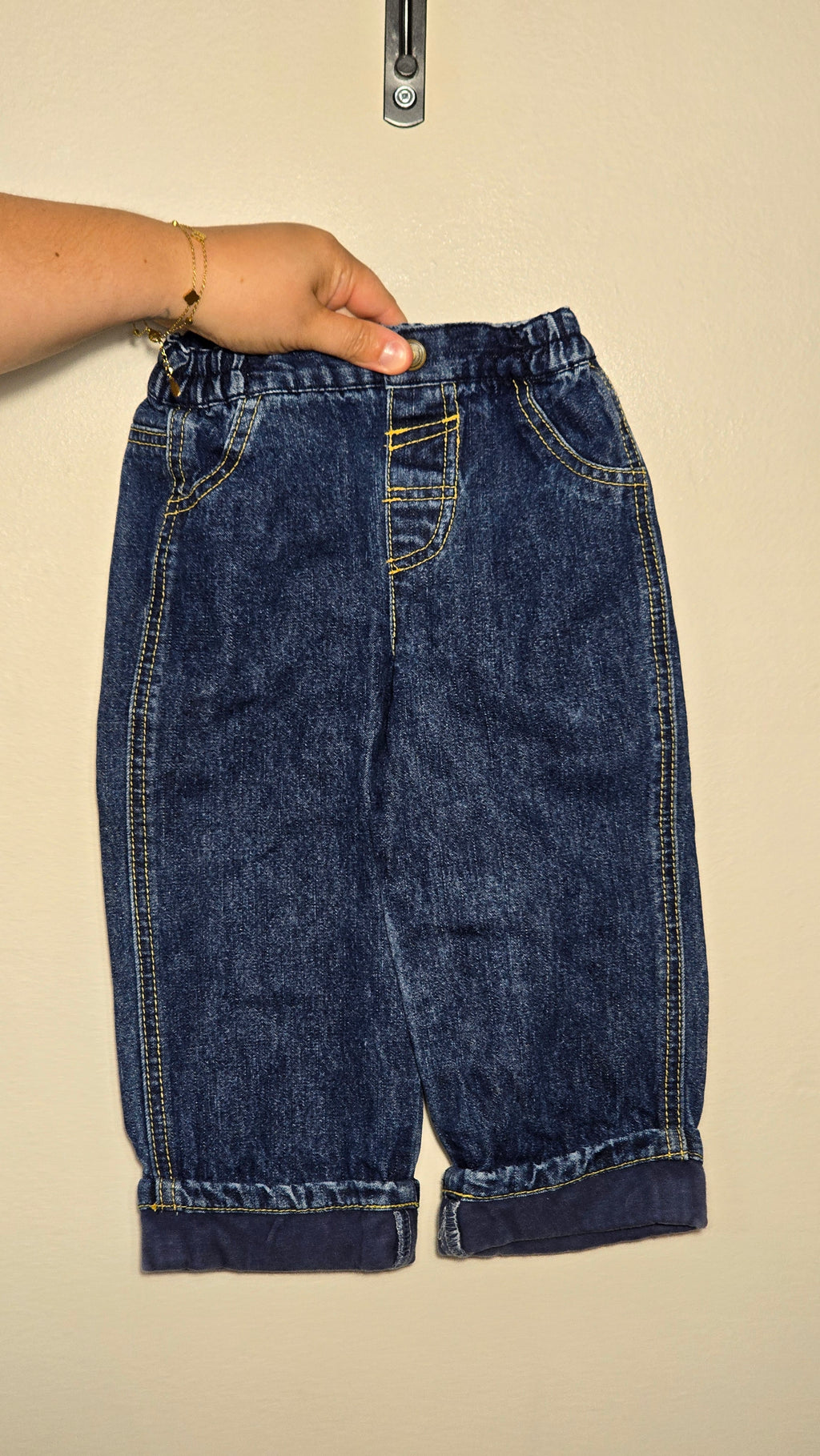 Lot garderie pour garçons | 18 mois *3 jeans, 4 pantalons, 1 chemise, 3 cache-couches et 6 chandails